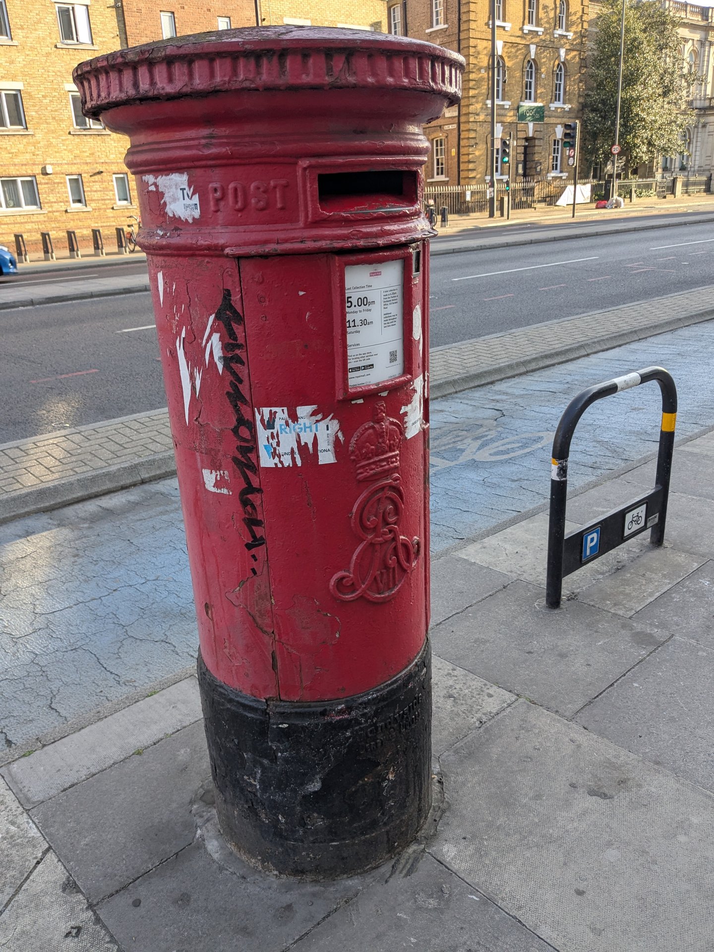 Bow Road, Bow photo 2