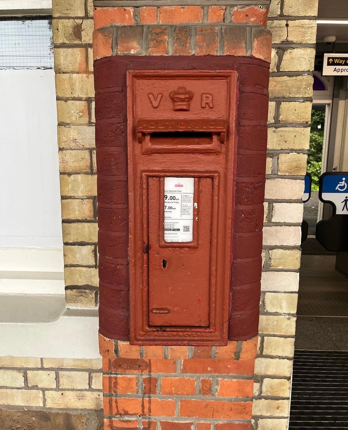 Approach Road, Taplow, Queen Victoria