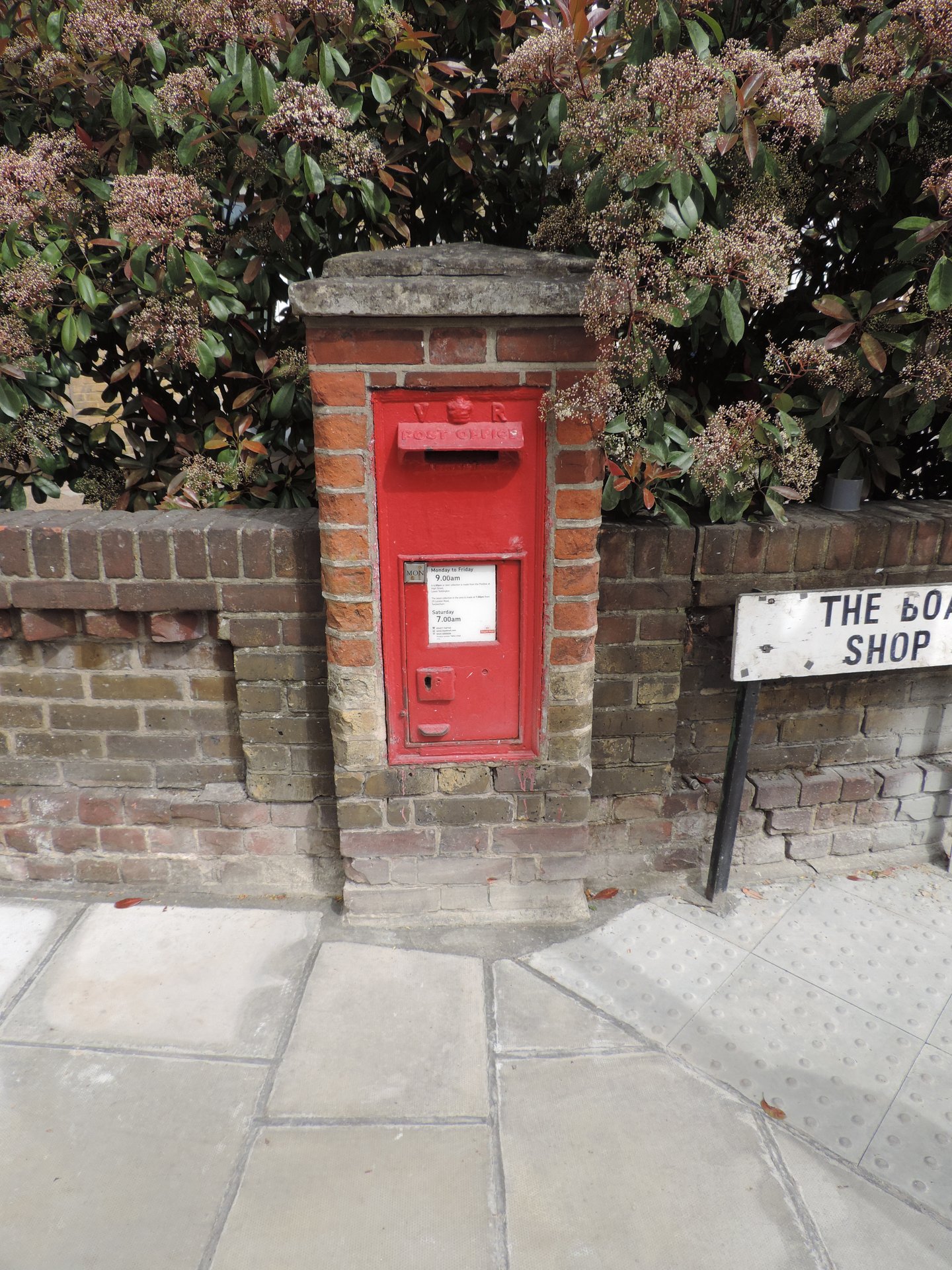 Ferry Road, Greater London photo 2