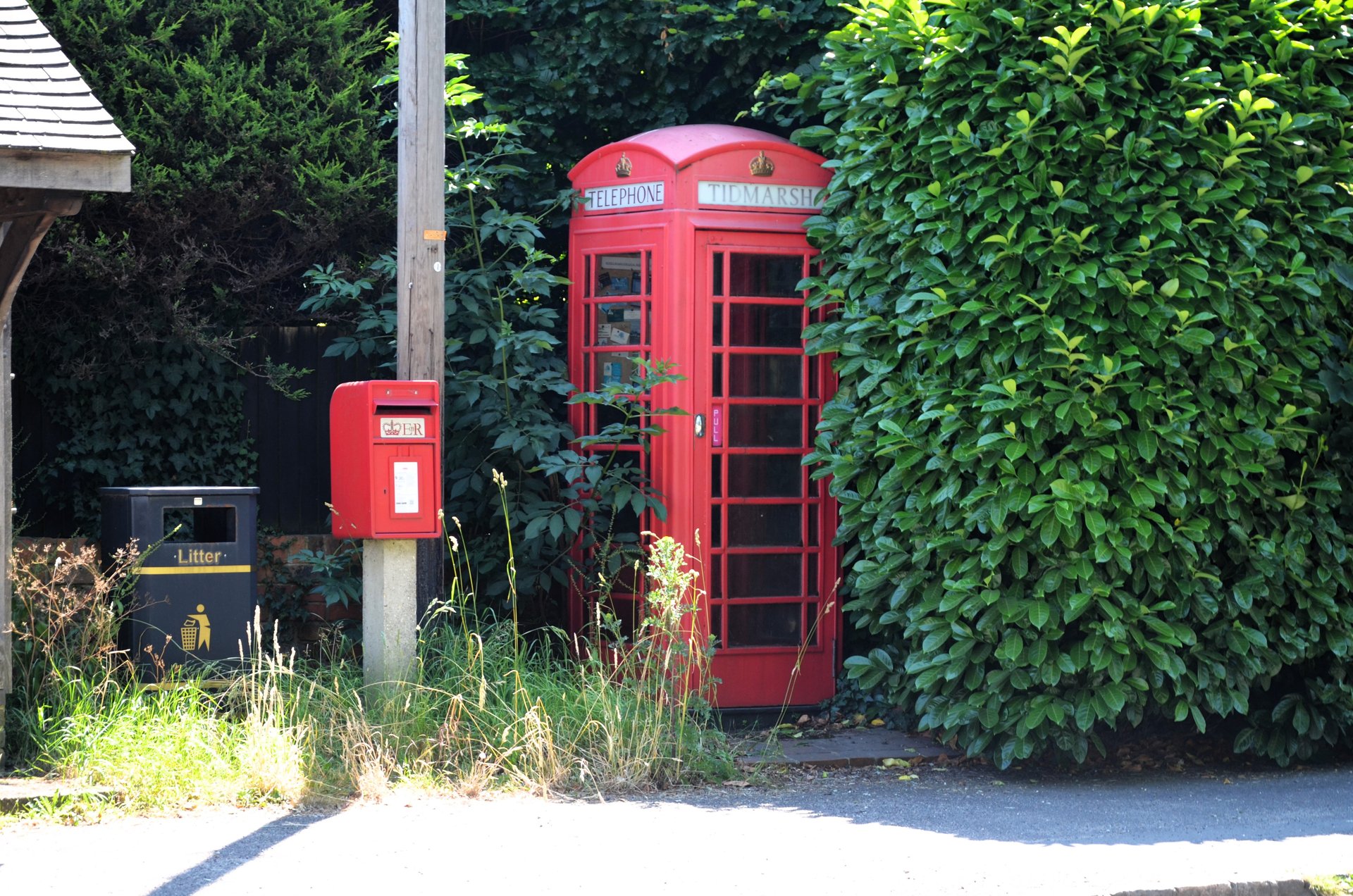 A340, Tidmarsh, Queen Elizabeth II