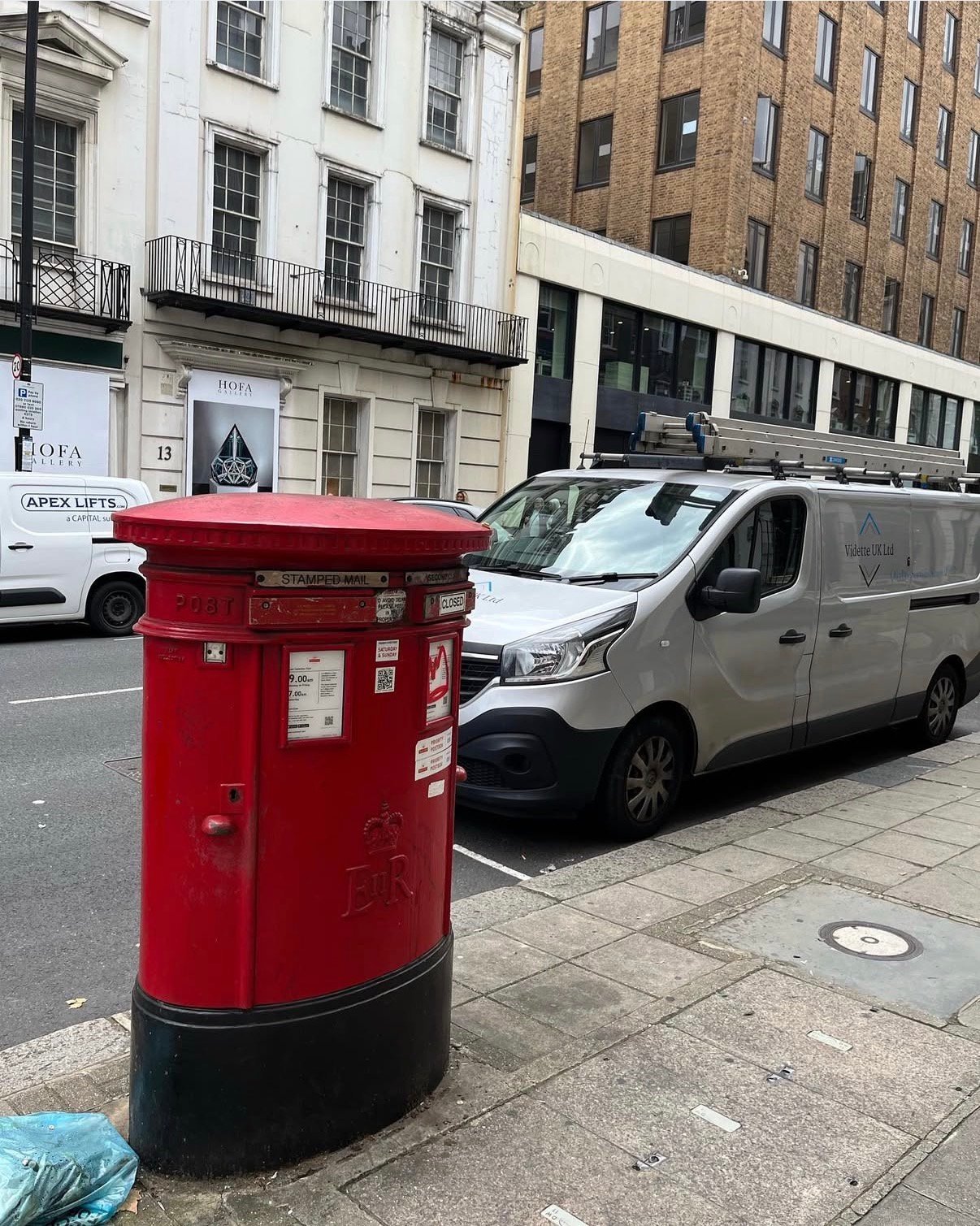 Bruton Street, City of Westminster, Queen Elizabeth II