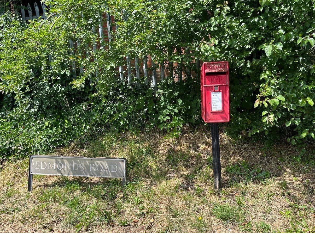 Edmonds Road, Lane End, Queen Elizabeth II
