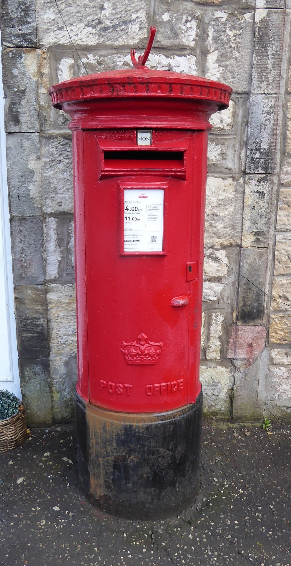 Station Road, Dollar, Scottish Crown
