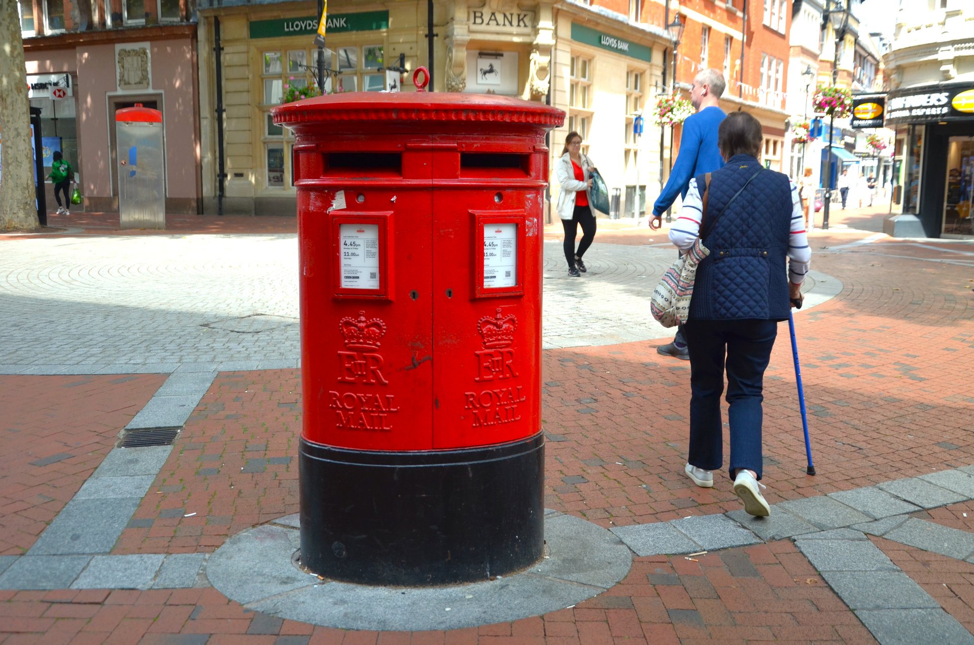 Broad Street, Reading, Queen Elizabeth II