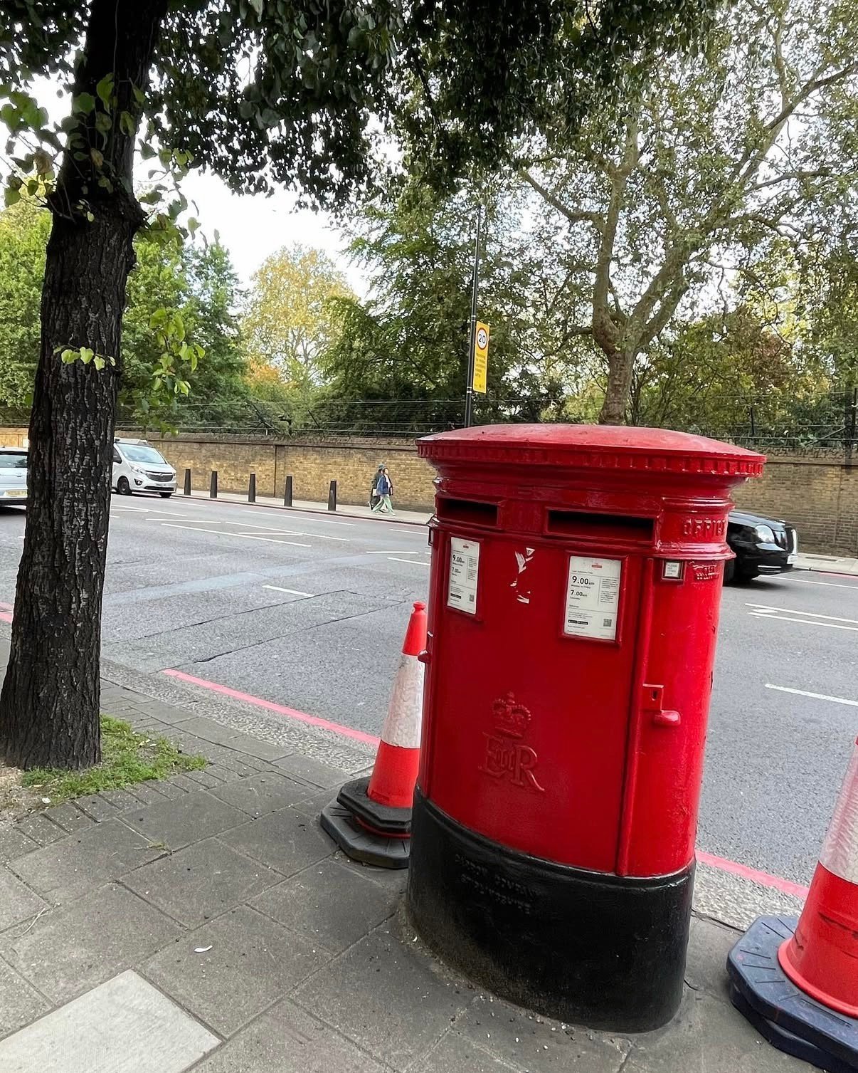 Grosvenor Place, City of Westminster, Queen Elizabeth II