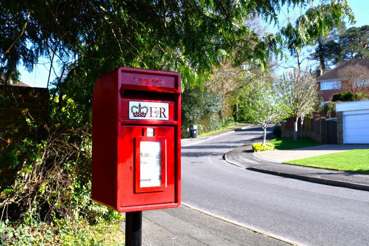LB223 (Machan Engineering, Scotland): the standard modern cast-aluminium lamp box across the UK from the late E II R period onward. Cast aluminium body, flat front, shallow curved top edge, separate cipher plate; usually E II R, also Scottish Crown; still installed into the 2000s and 2010s. Default modern lamp most contributors meet. Waldorf Heights, Frogmore.