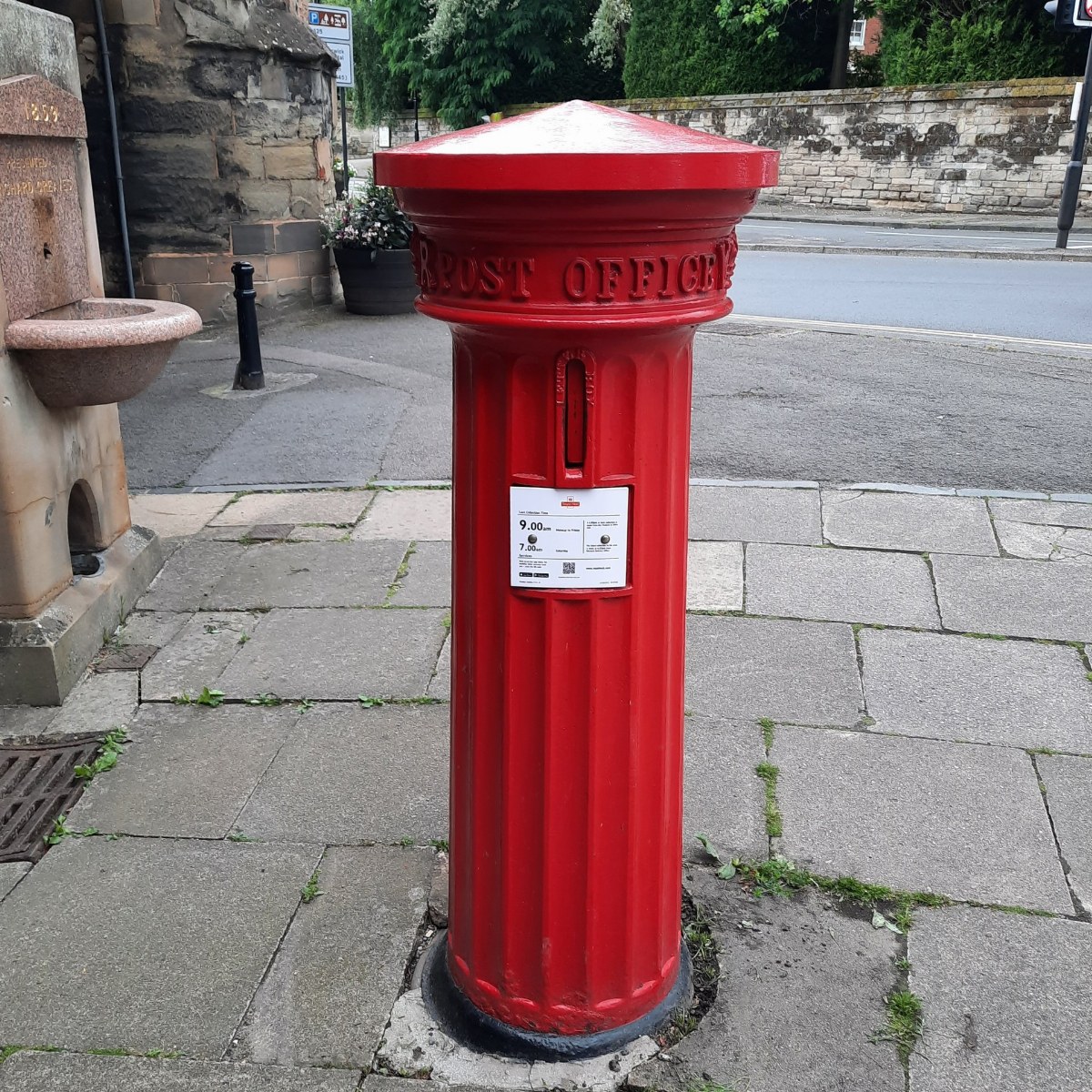 Pillar box, Fluted pillar pattern (Smith & Hawkes fluted column)
