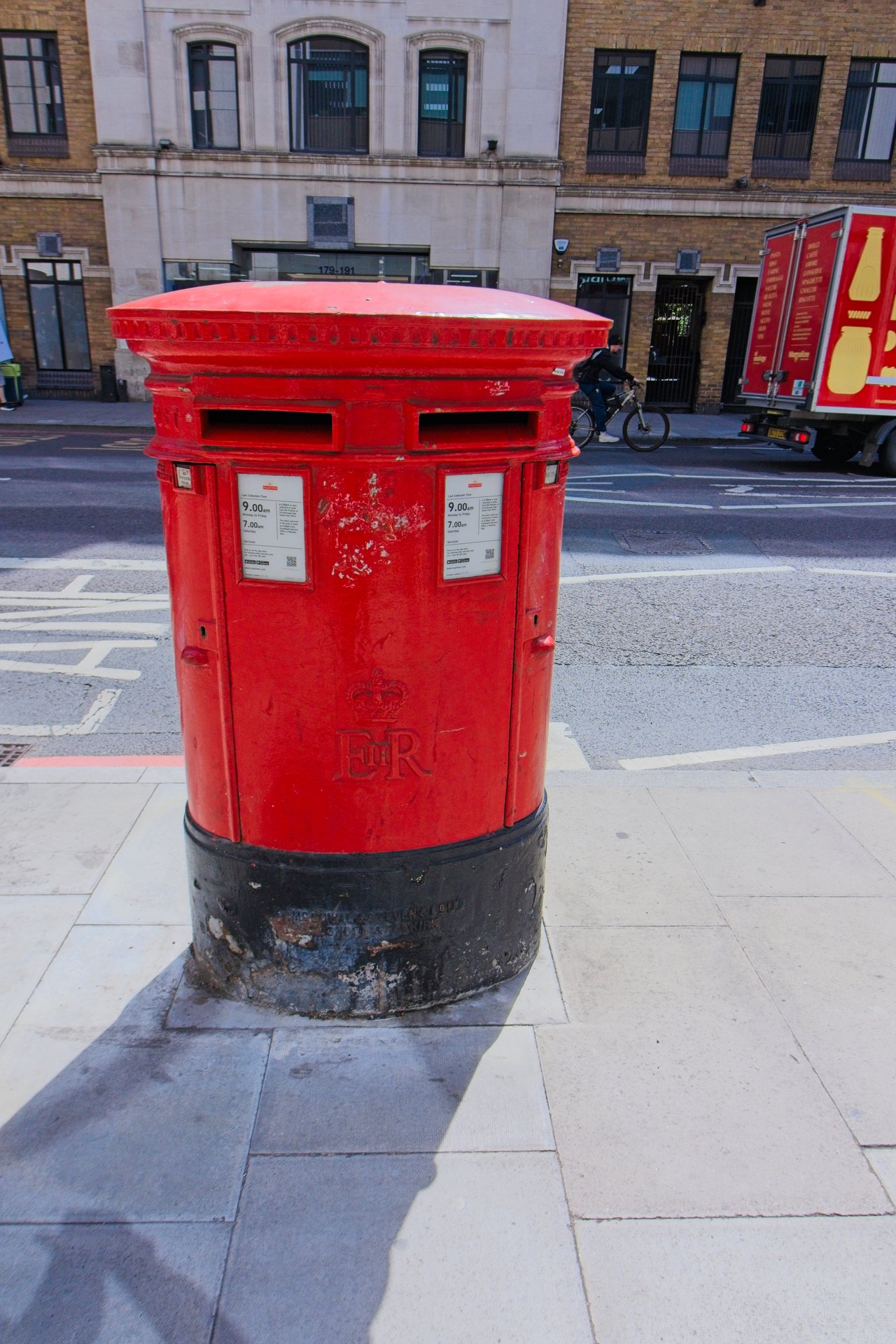 Borough High Street, Greater London photo 3