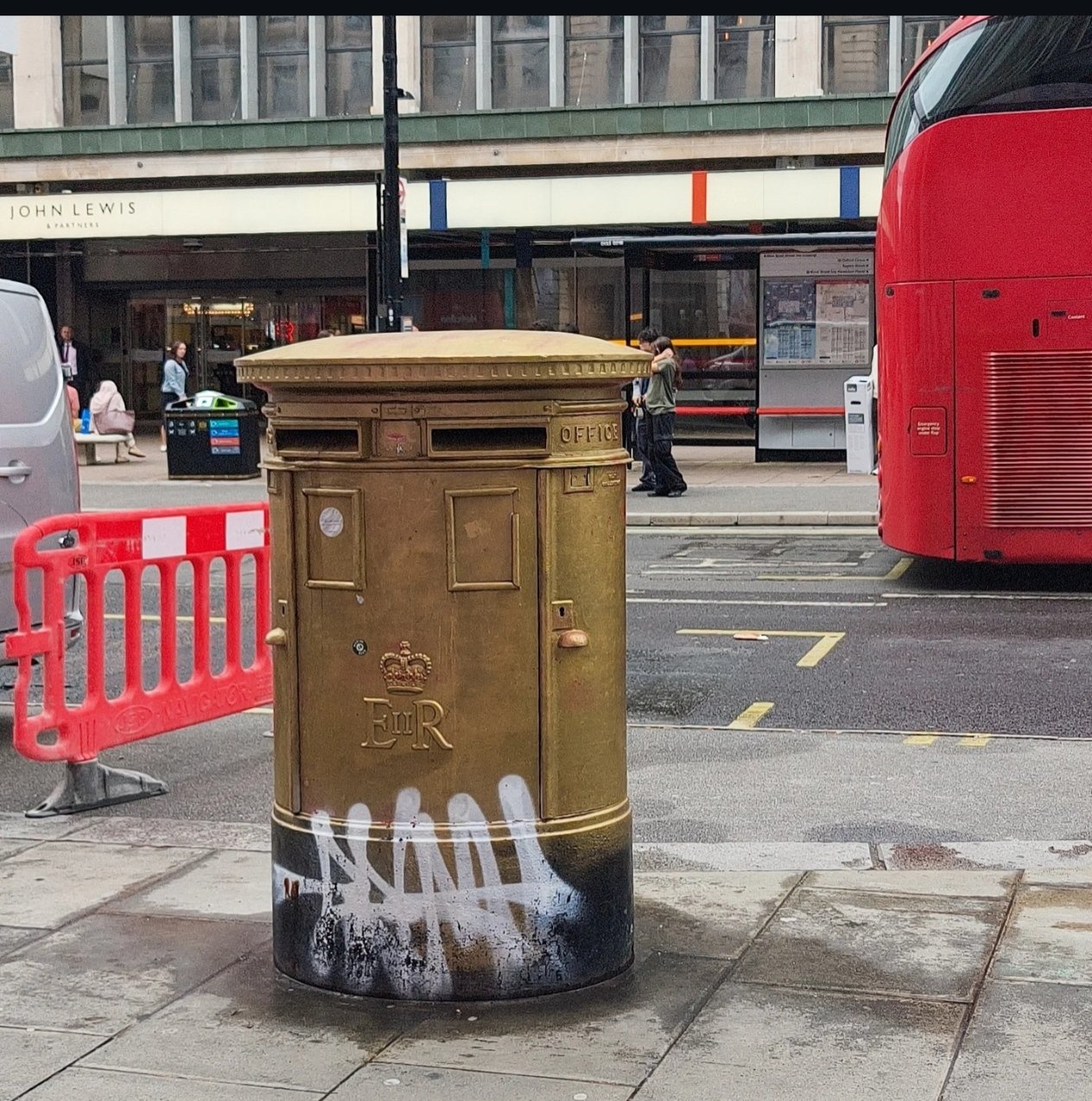 Oxford Street, City of Westminster, Queen Elizabeth II