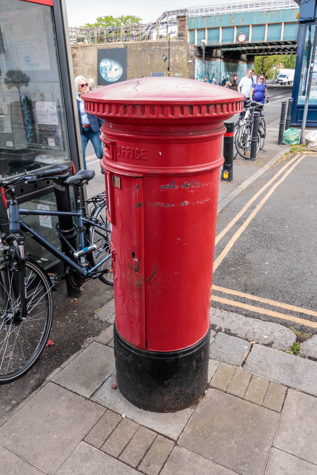 Thornton Avenue, Greater London photo 2