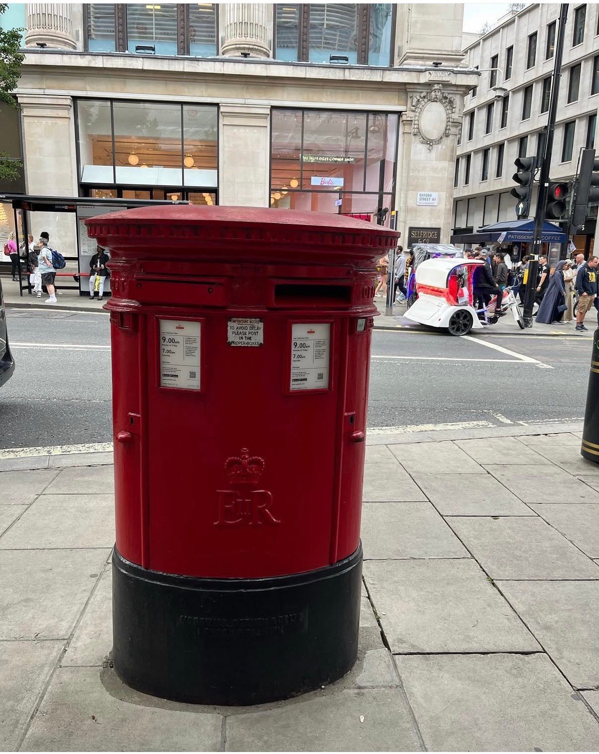 Oxford Street, City of Westminster, Queen Elizabeth II