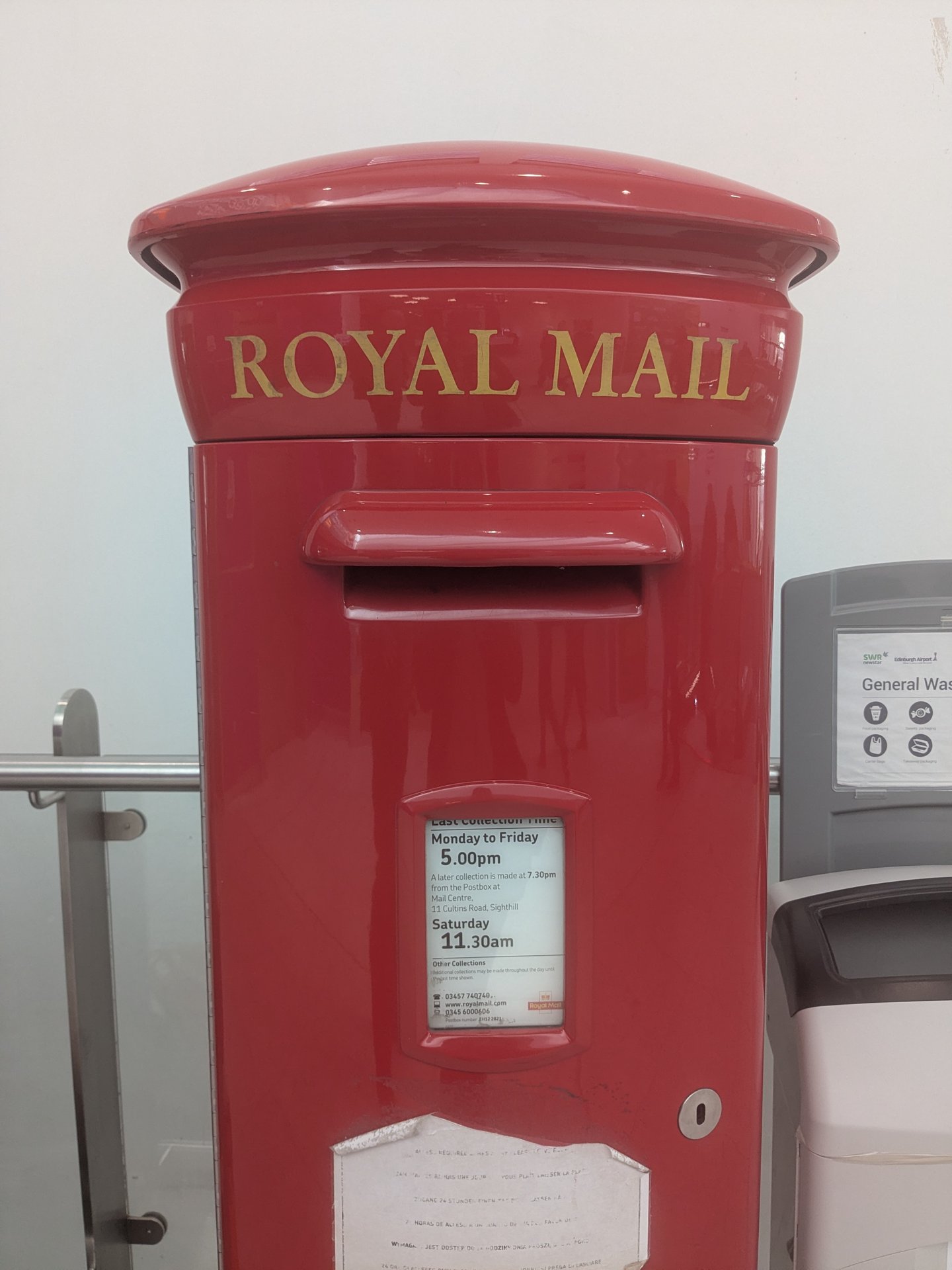 Departures, Edinburgh airport photo 4