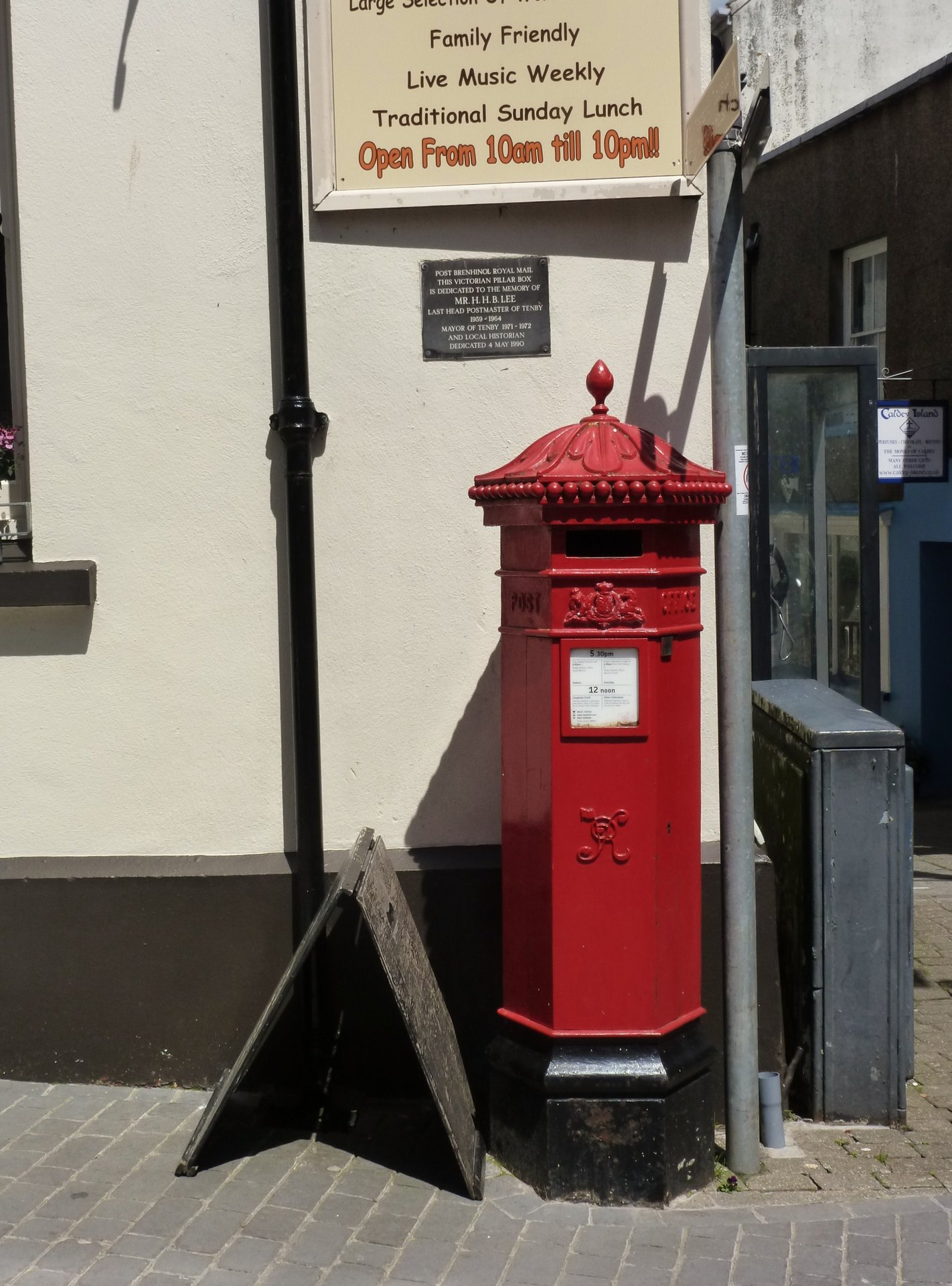 St. Julian's Street, Tenby, Queen Victoria
