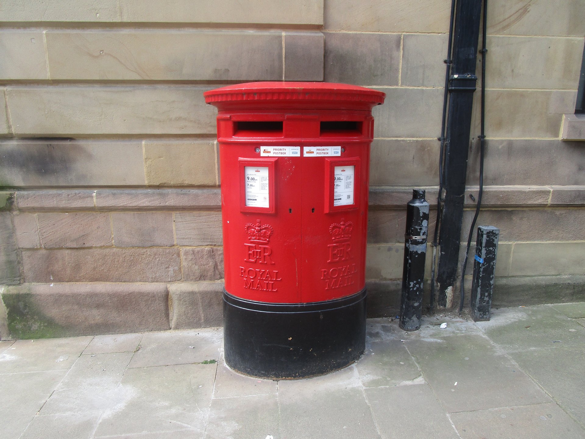 St Werburgh Street, Chester, Queen Elizabeth II
