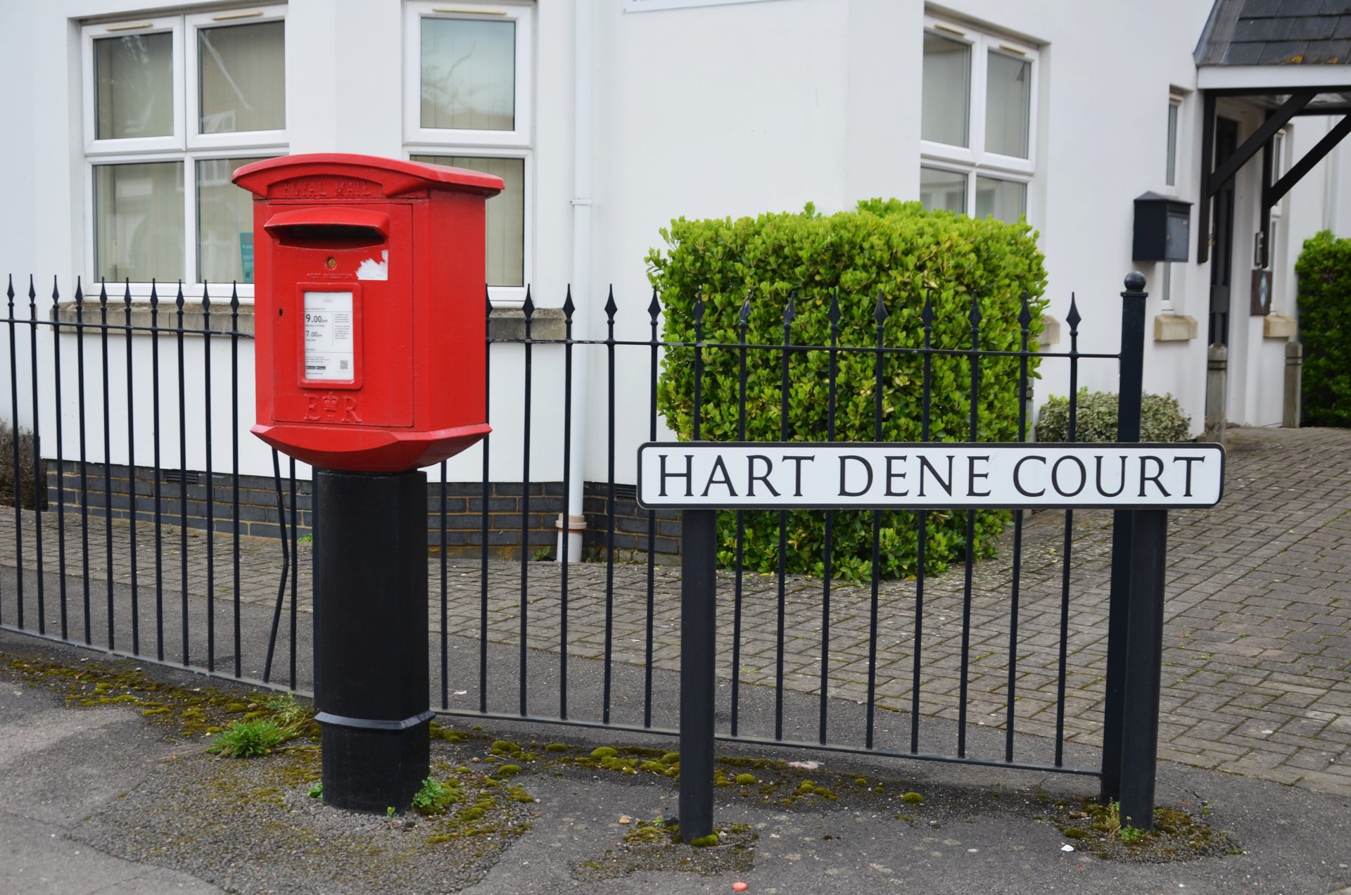 Hart Dene Court, Bagshot, Queen Elizabeth II