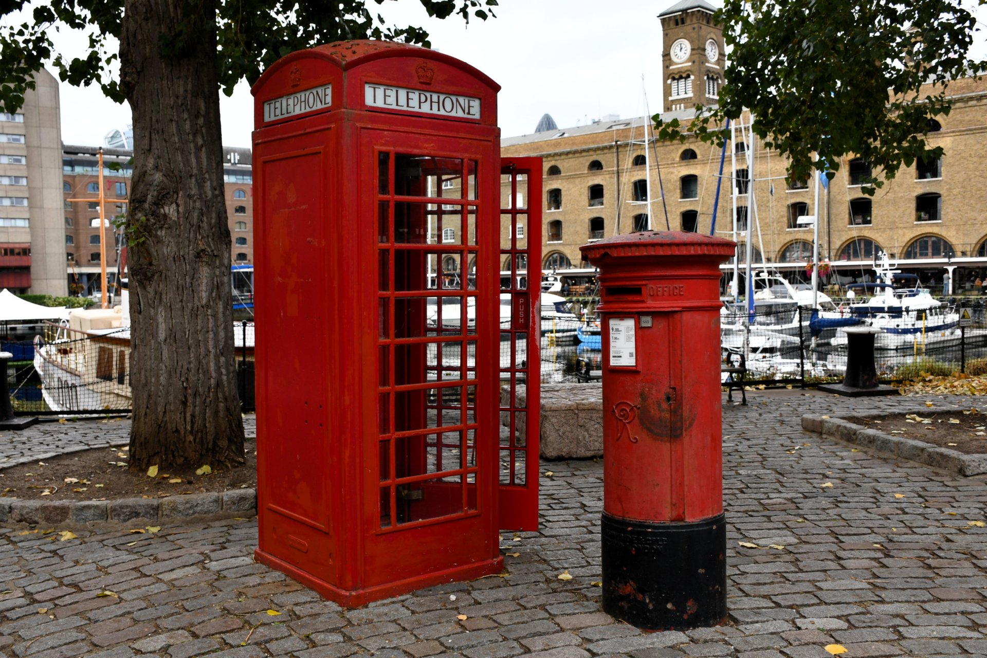 St. Katharine's Way, Greater London, Queen Victoria
