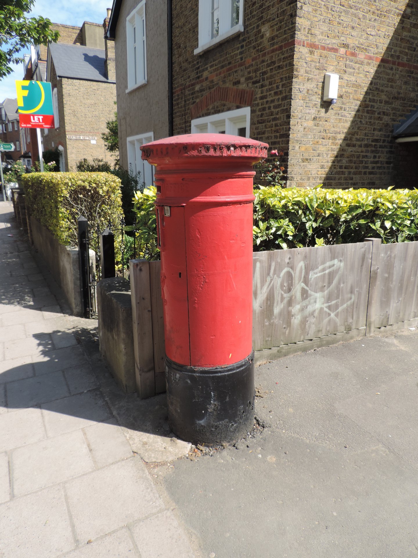 Bertram Cottages, Greater London photo 5