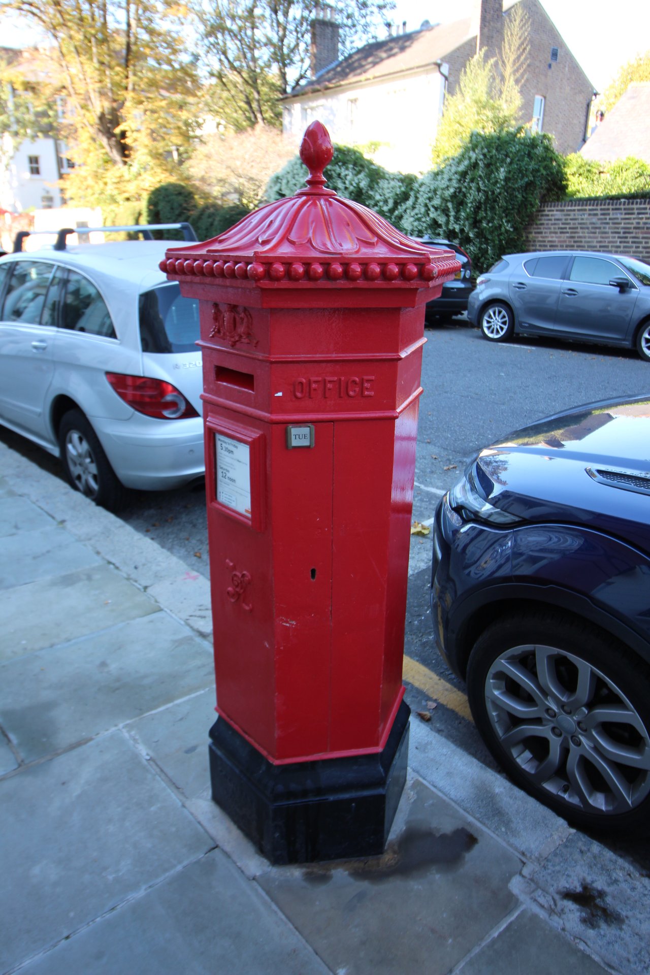 Pembroke Gardens, Greater London photo 4