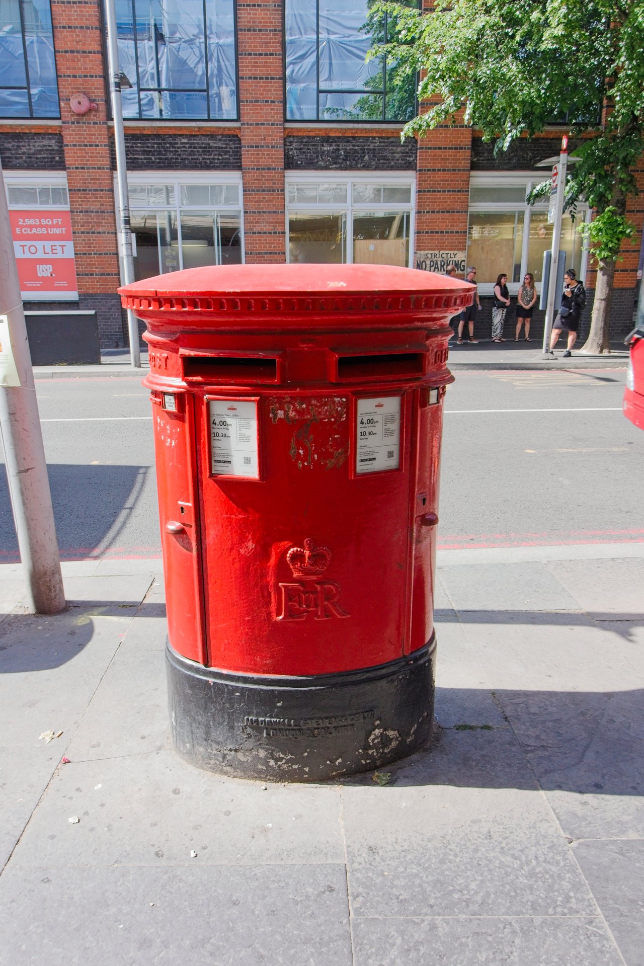 Postbox: Tooley Street, Greater London, Southwark, Greater London