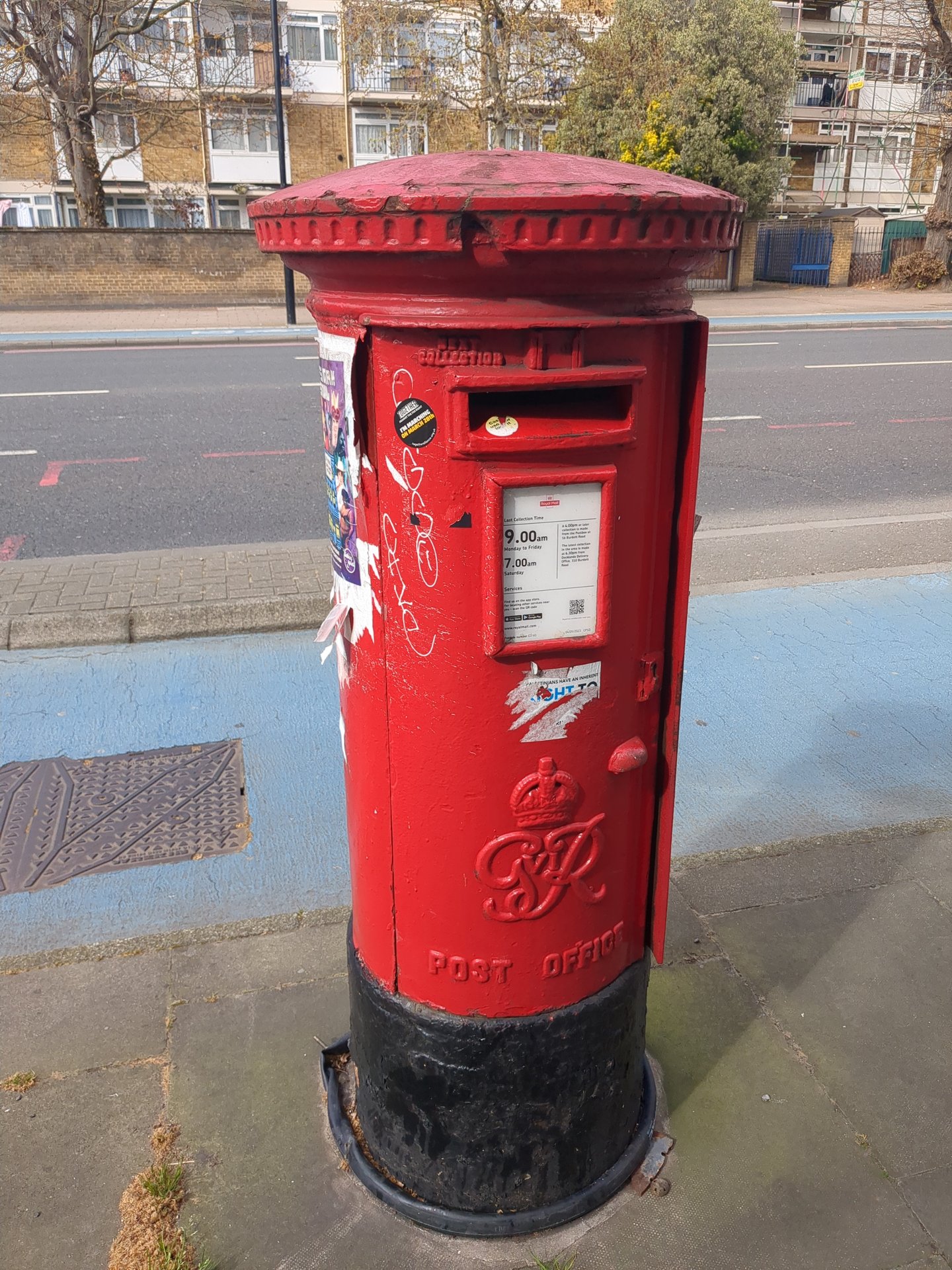 Mile End Road, Bow photo 3