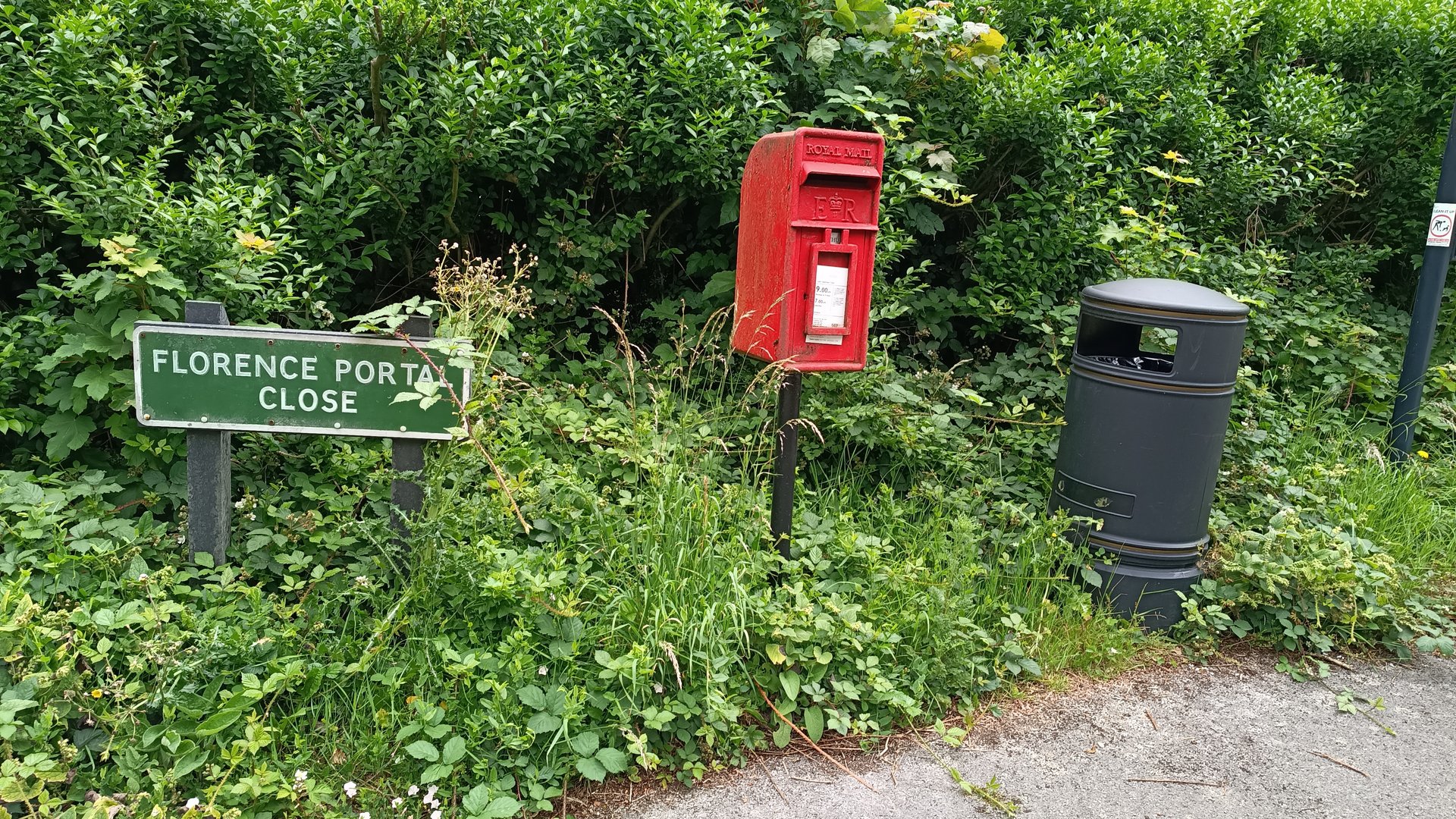 Florence Portal Close, Laverstoke photo 2