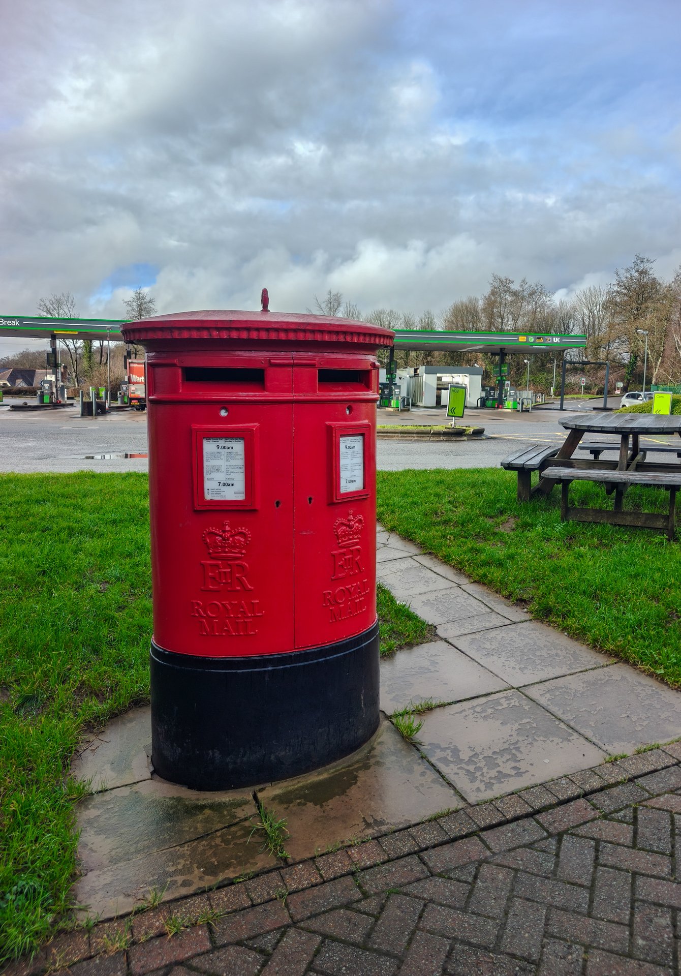 Cardiff Gate Services, Cardiff, Queen Elizabeth II