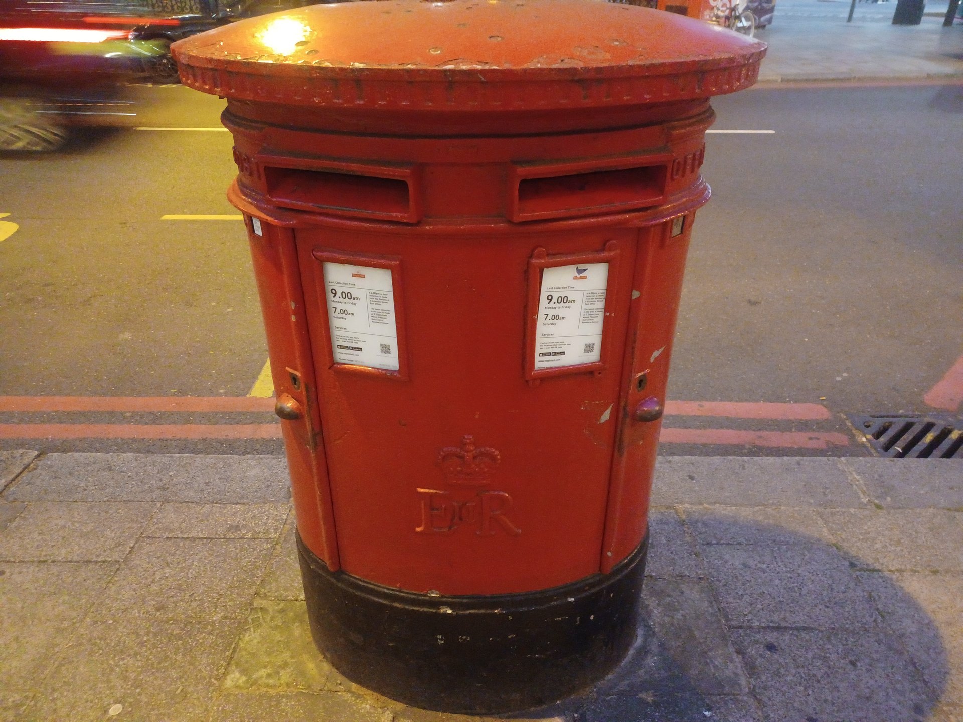 Grosvenor Gardens, City of Westminster, Queen Elizabeth II
