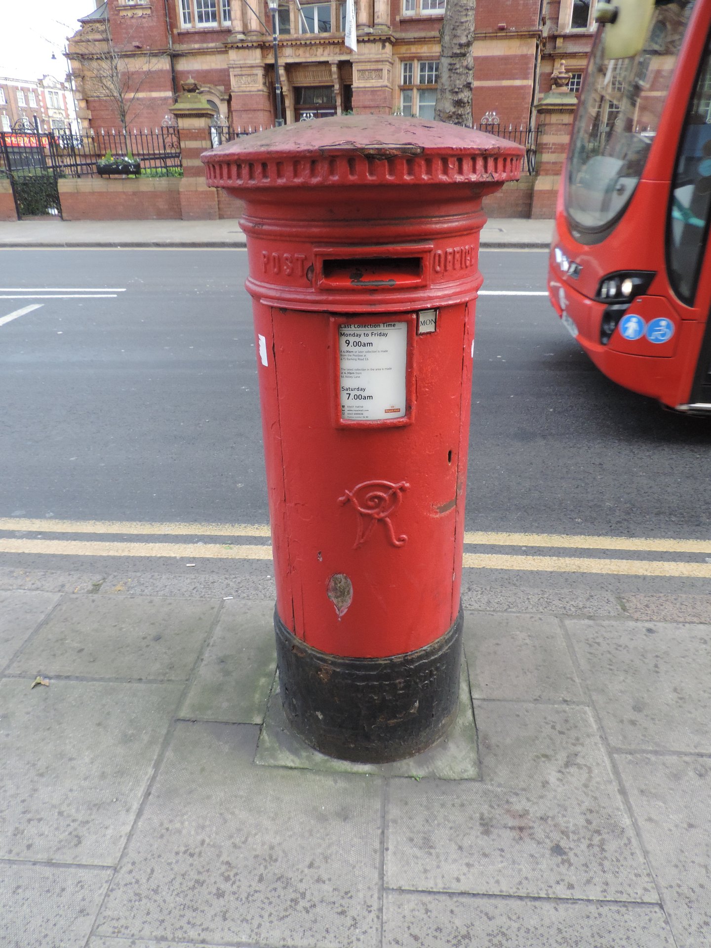High Street South, East Ham, Queen Victoria