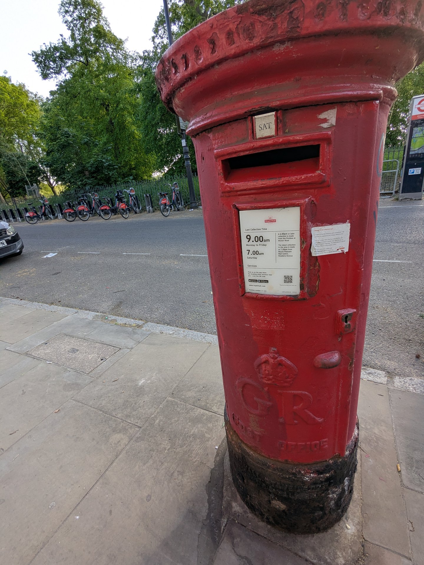 Cadogan Terrace photo 2