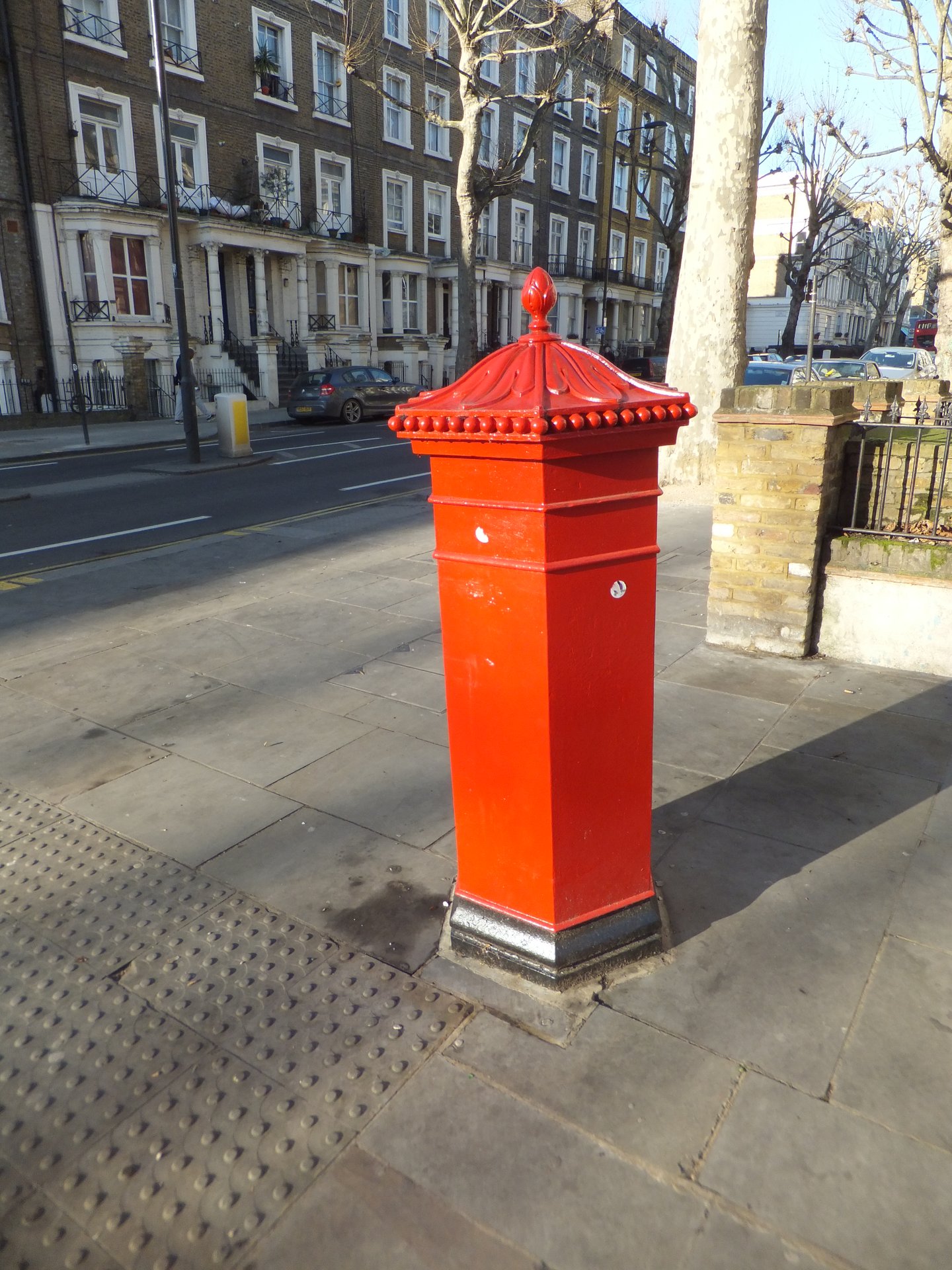Oxford Gardens, Greater London photo 4