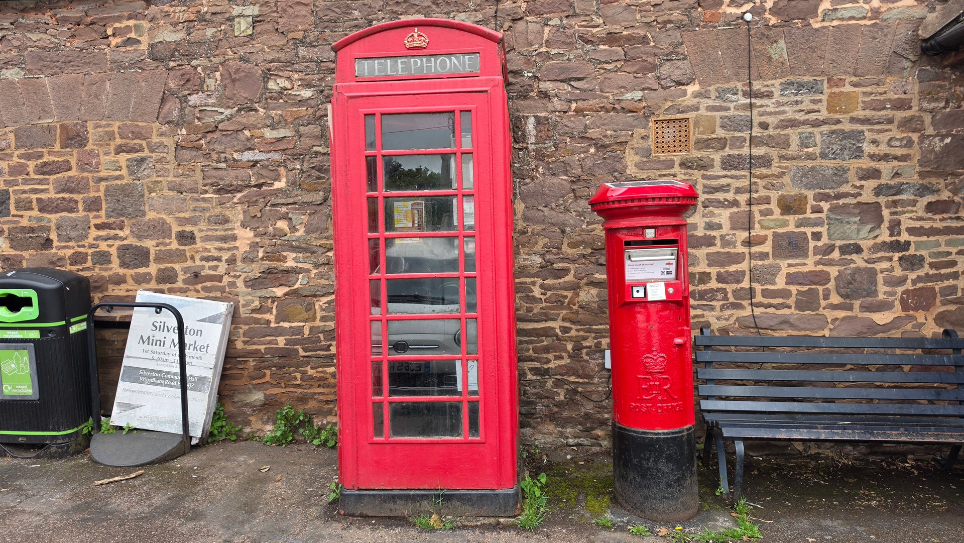 Newcourt Road, Silverton, Queen Elizabeth II
