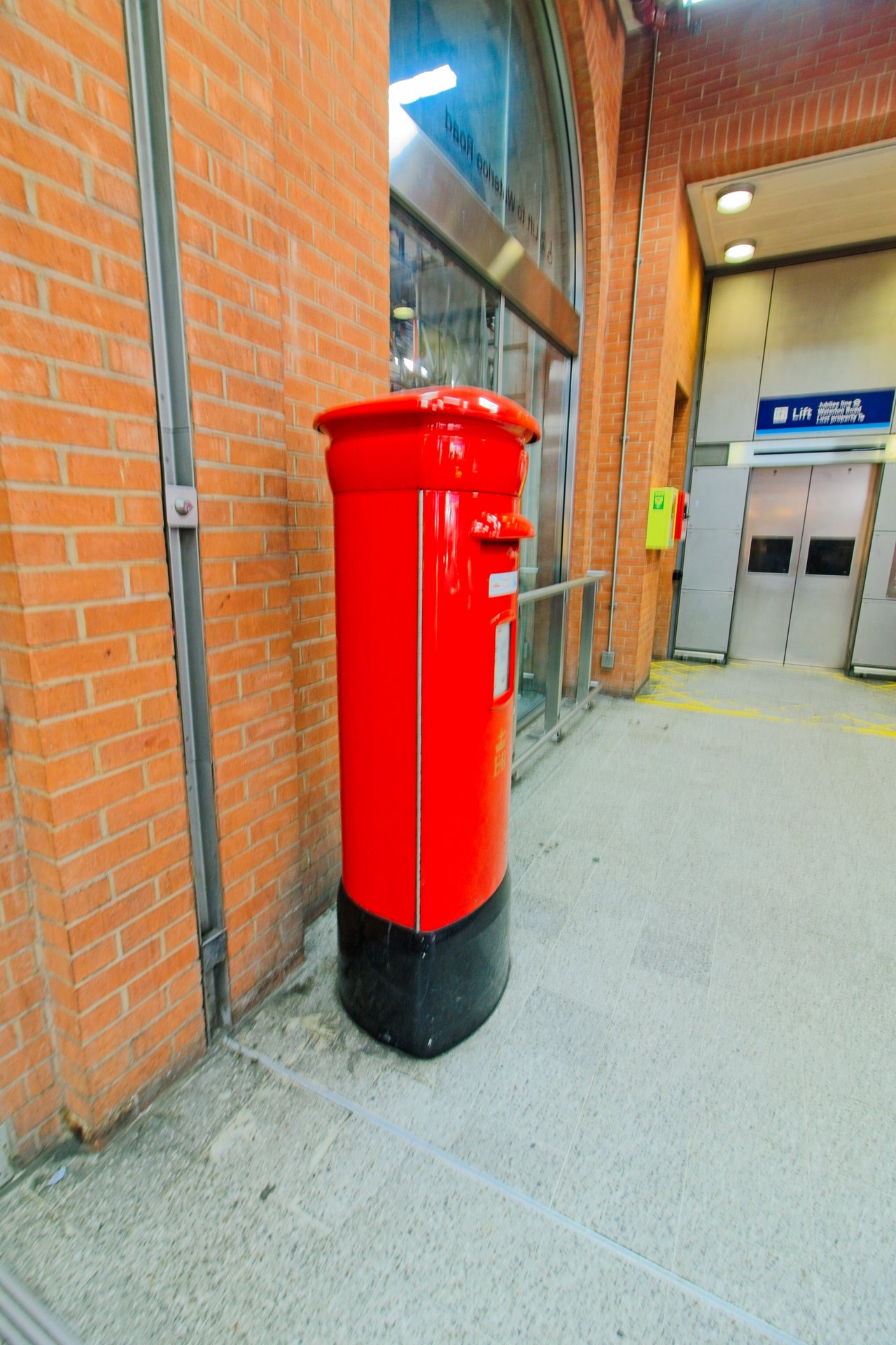 Cab Road, Greater London photo 4
