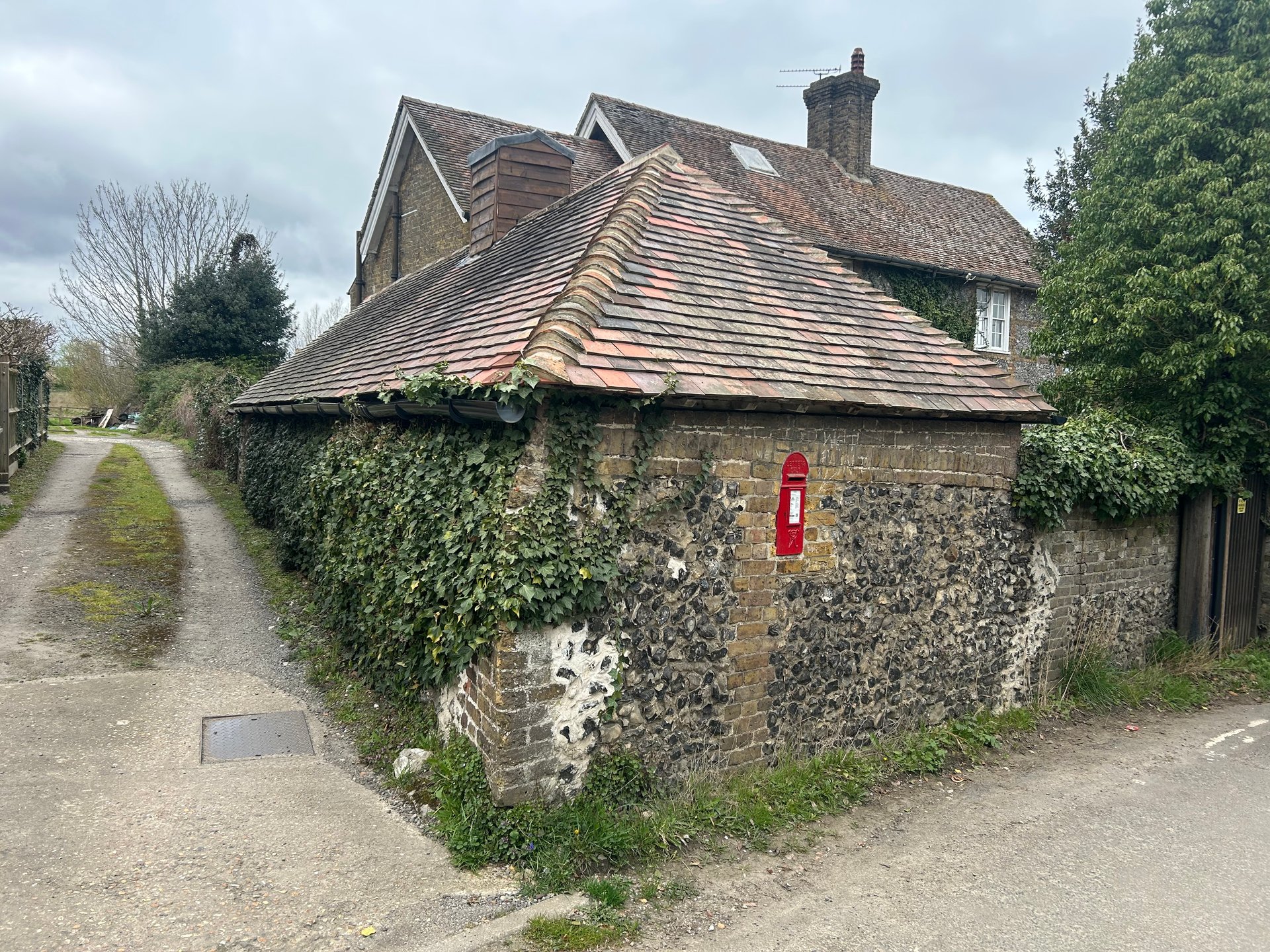 Meresborough Road, Rainham photo 2