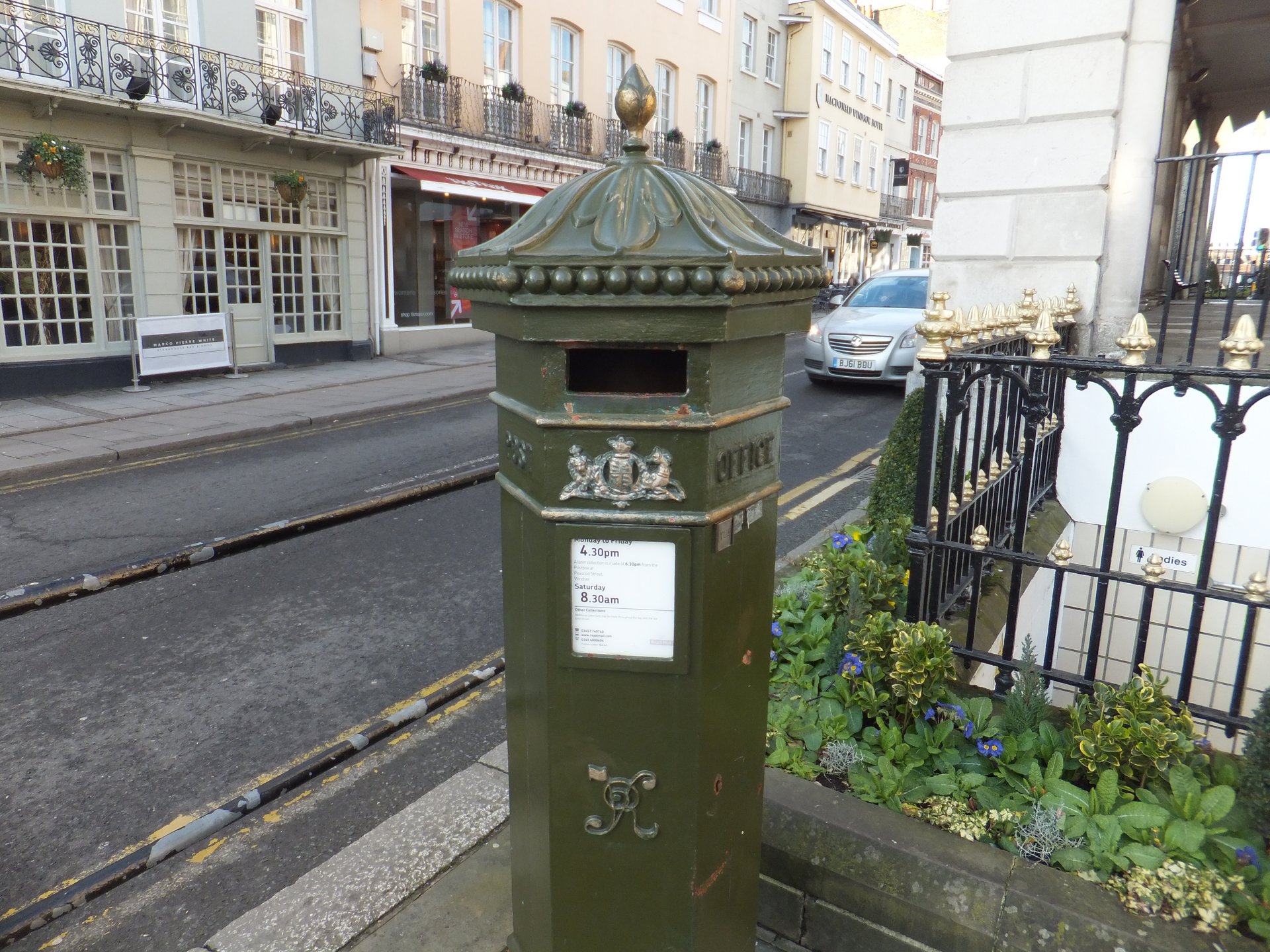 High Street, Windsor photo 3