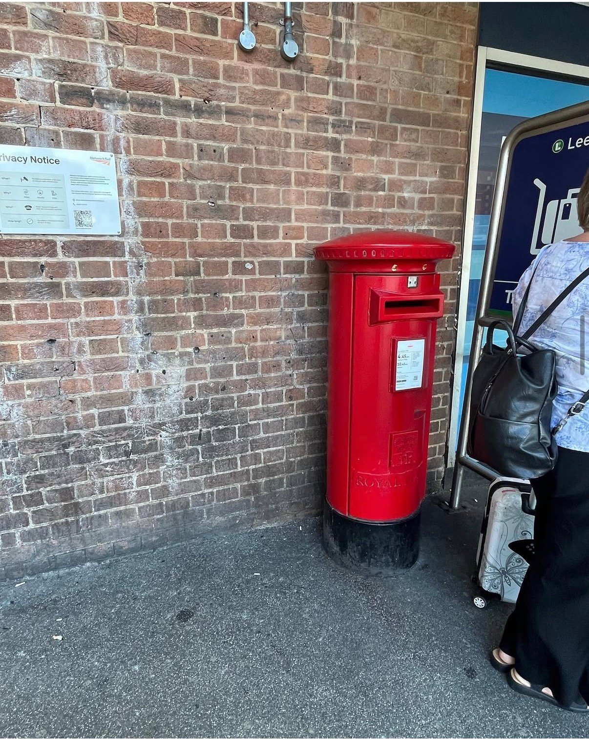 North Concourse, Leeds, Queen Elizabeth II