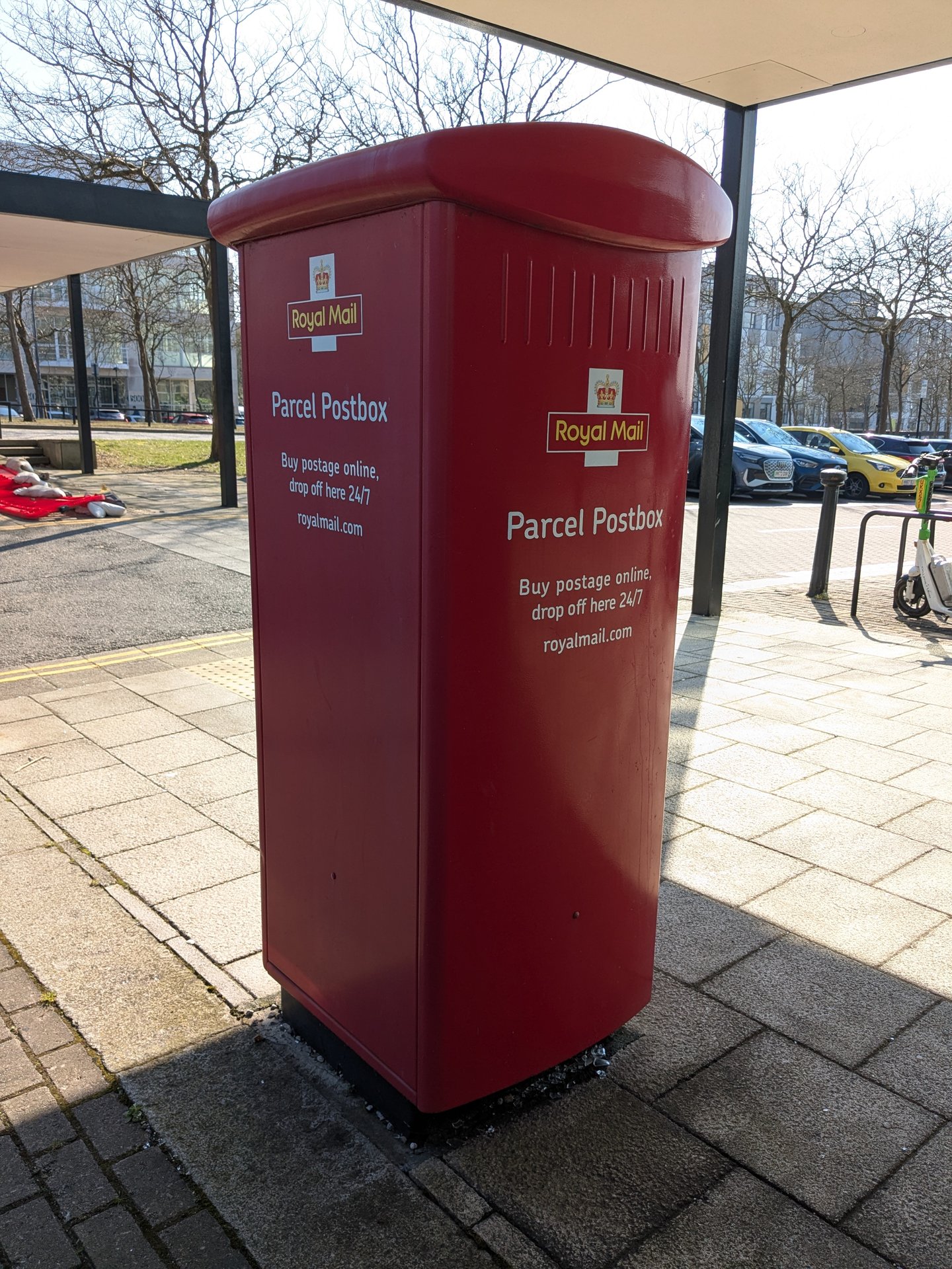 Silbury Boulevard, photo 2