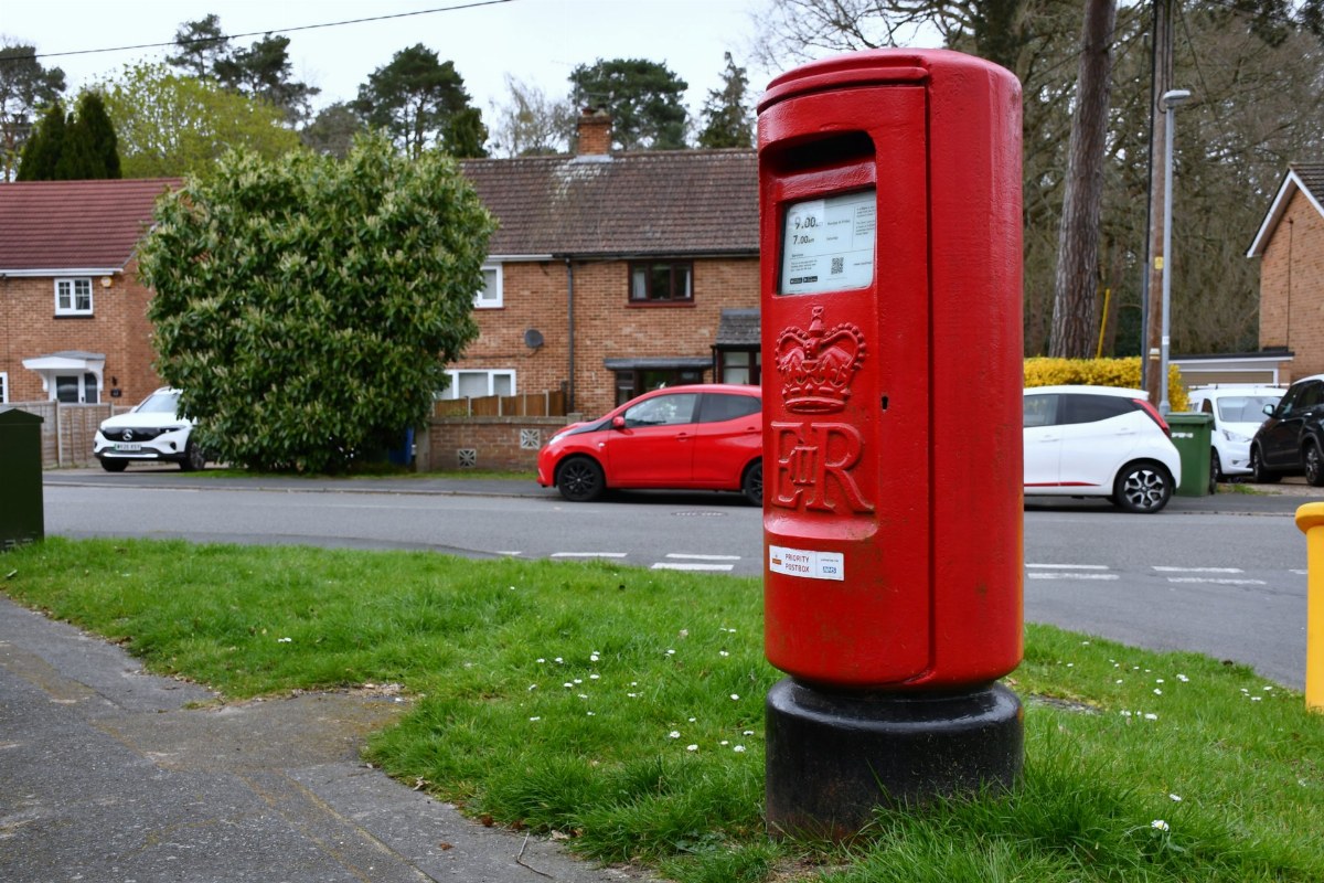 Pillar box, Type K early (1980–mid production; short cylindrical run)