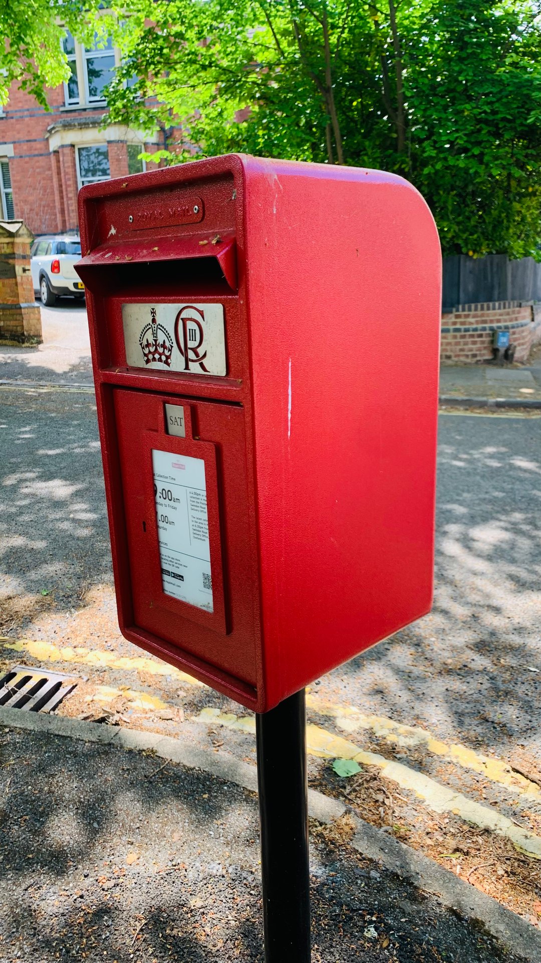 Postbox: Eldorado Crescent, Cheltenham, Cheltenham, Gloucestershire