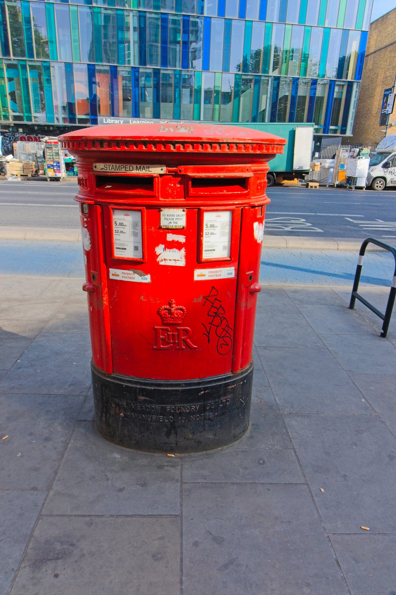 Whitechapel Road, Greater London photo 2