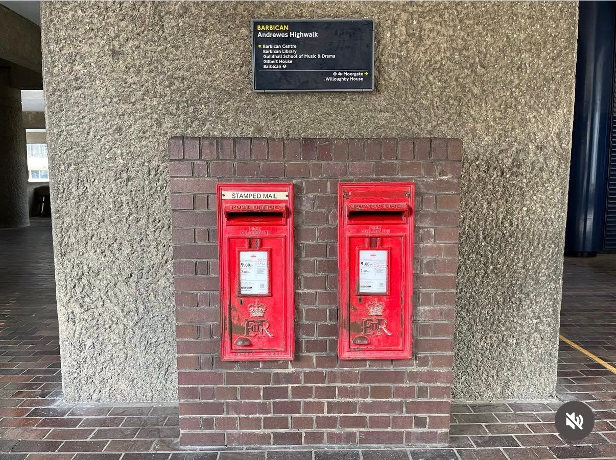 Andrewes Highwalk, City of London, Queen Elizabeth II