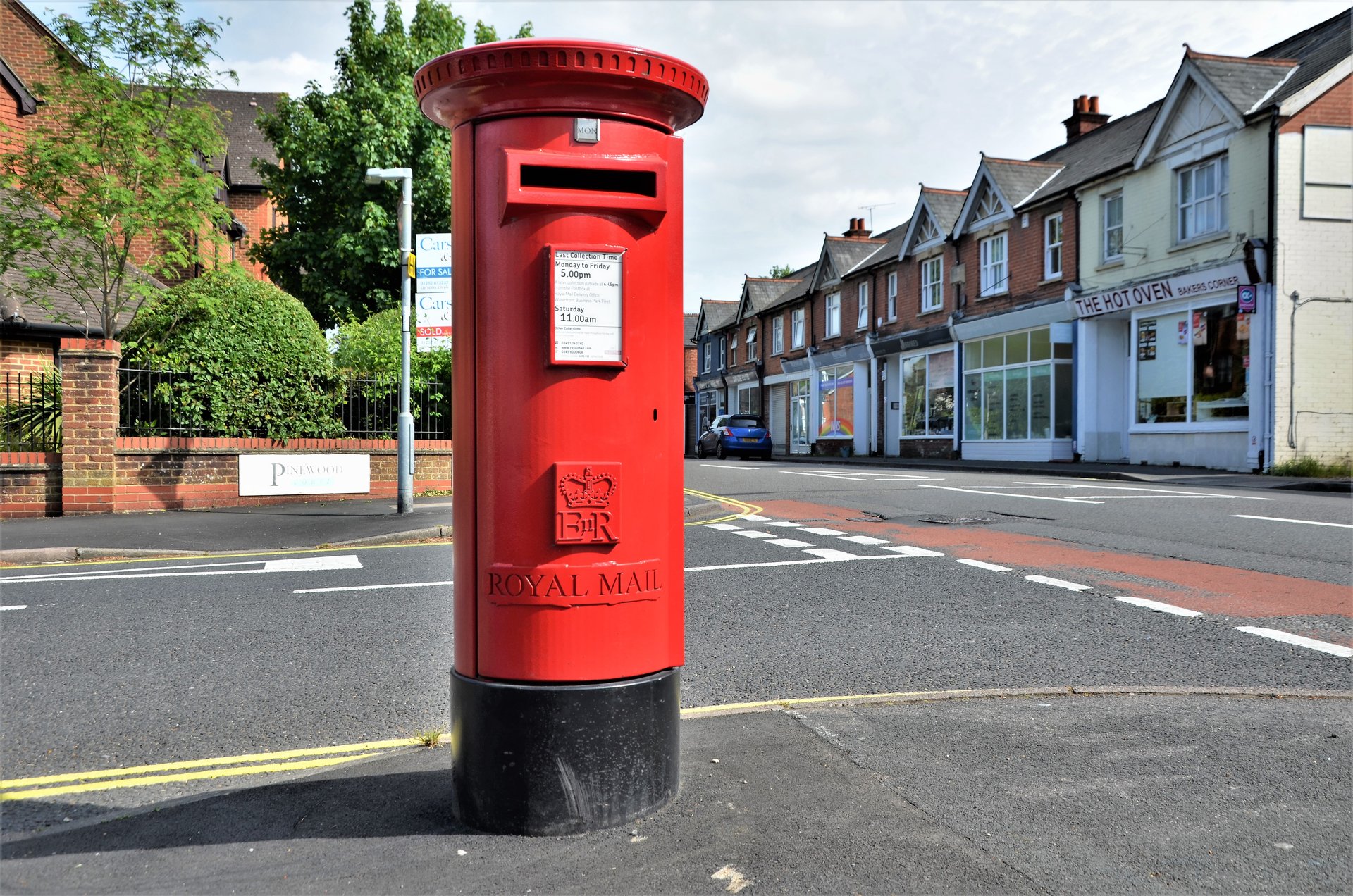 Pinewood Hill, Fleet, Queen Elizabeth II
