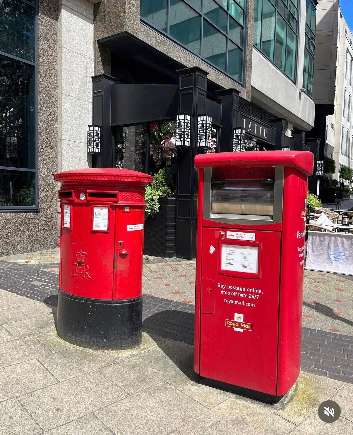 Russell Street, Leeds, Queen Elizabeth II
