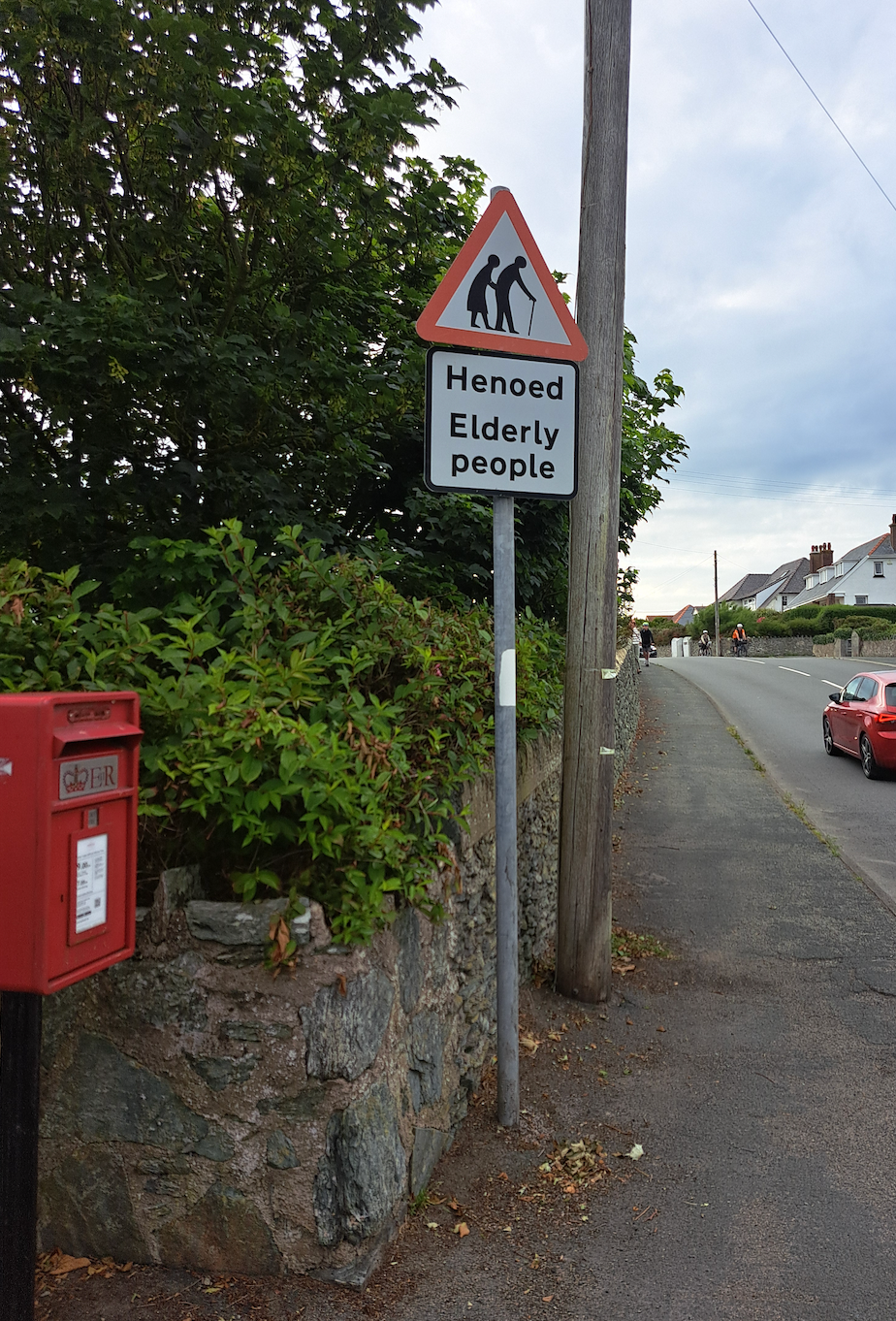 Lôn Sant Ffraid, Trearddur, Queen Elizabeth II