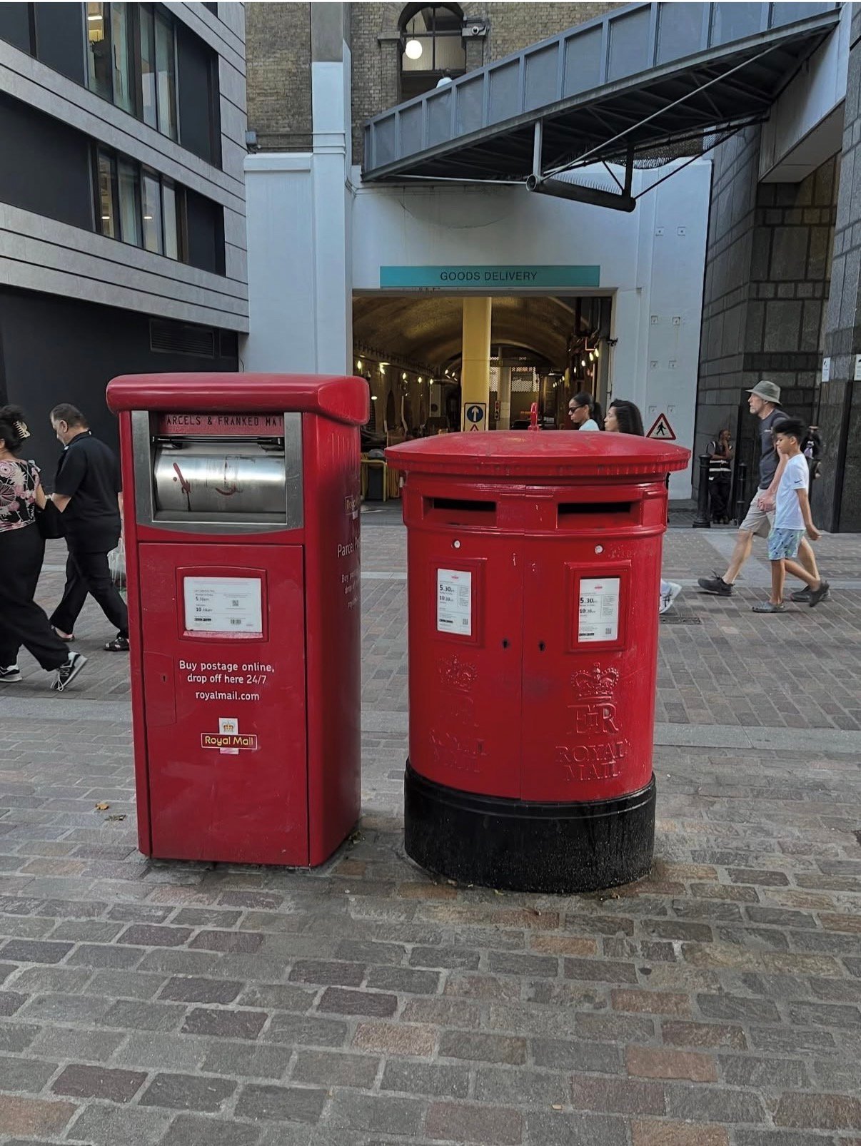 Villiers Street, City of Westminster, Queen Elizabeth II