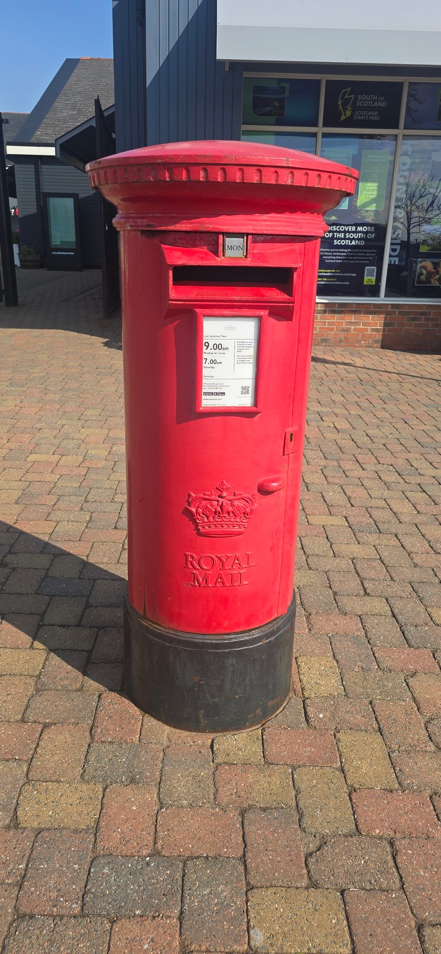 Crossways Roundabout, Gretna, Scottish Crown