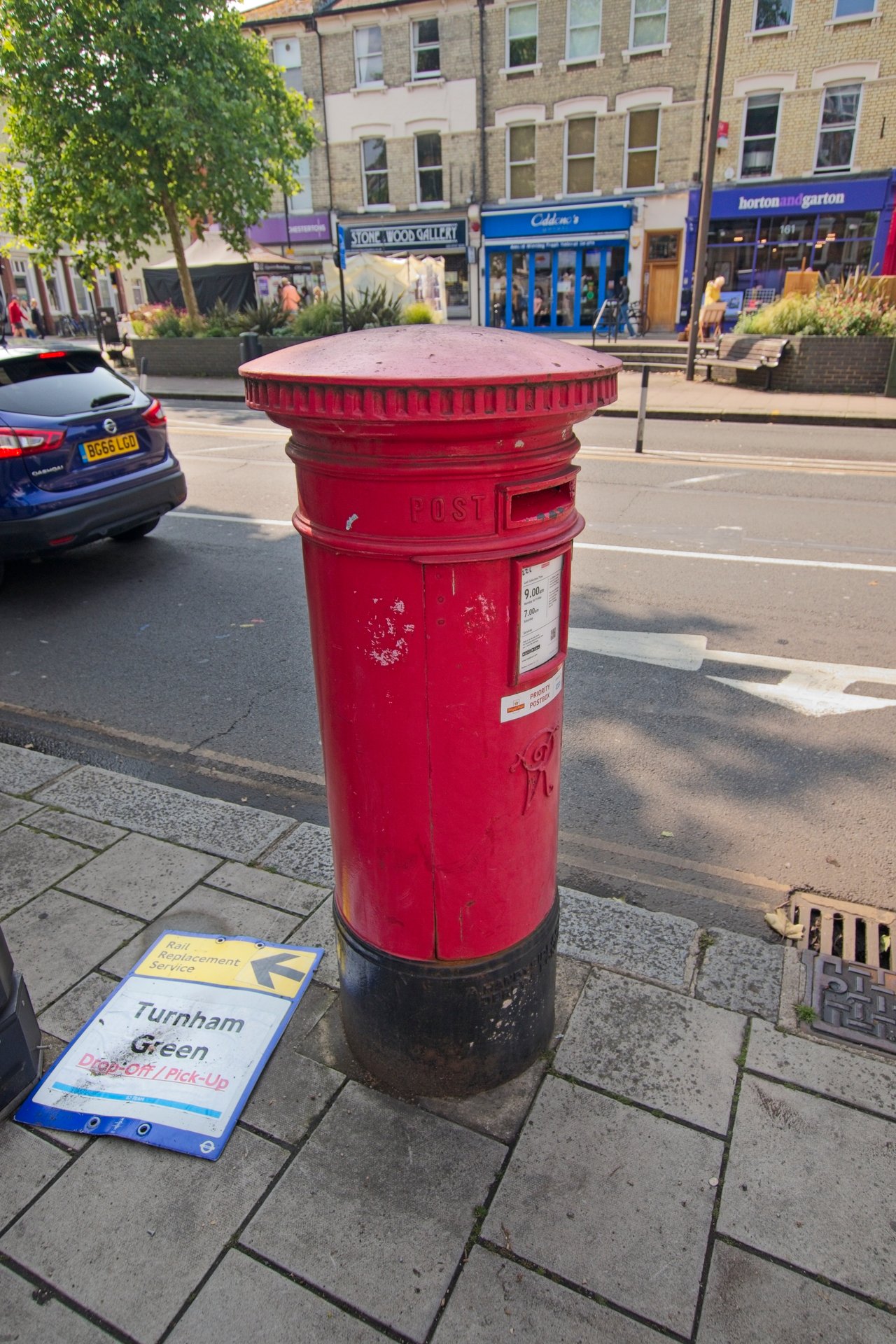 Chiswick High Road, Greater London photo 2