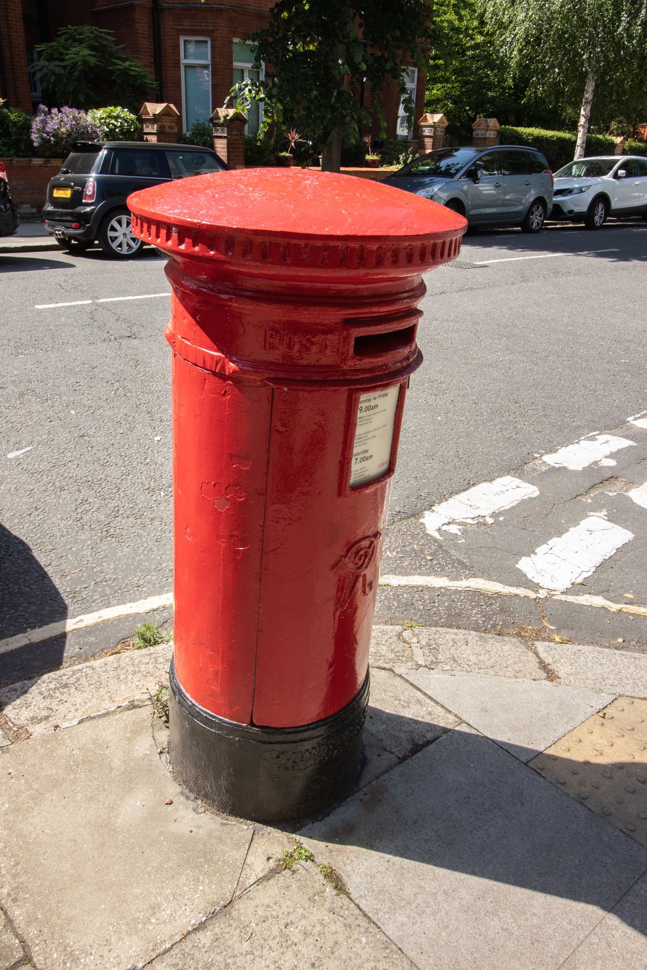 Eton Avenue, Greater London photo 3