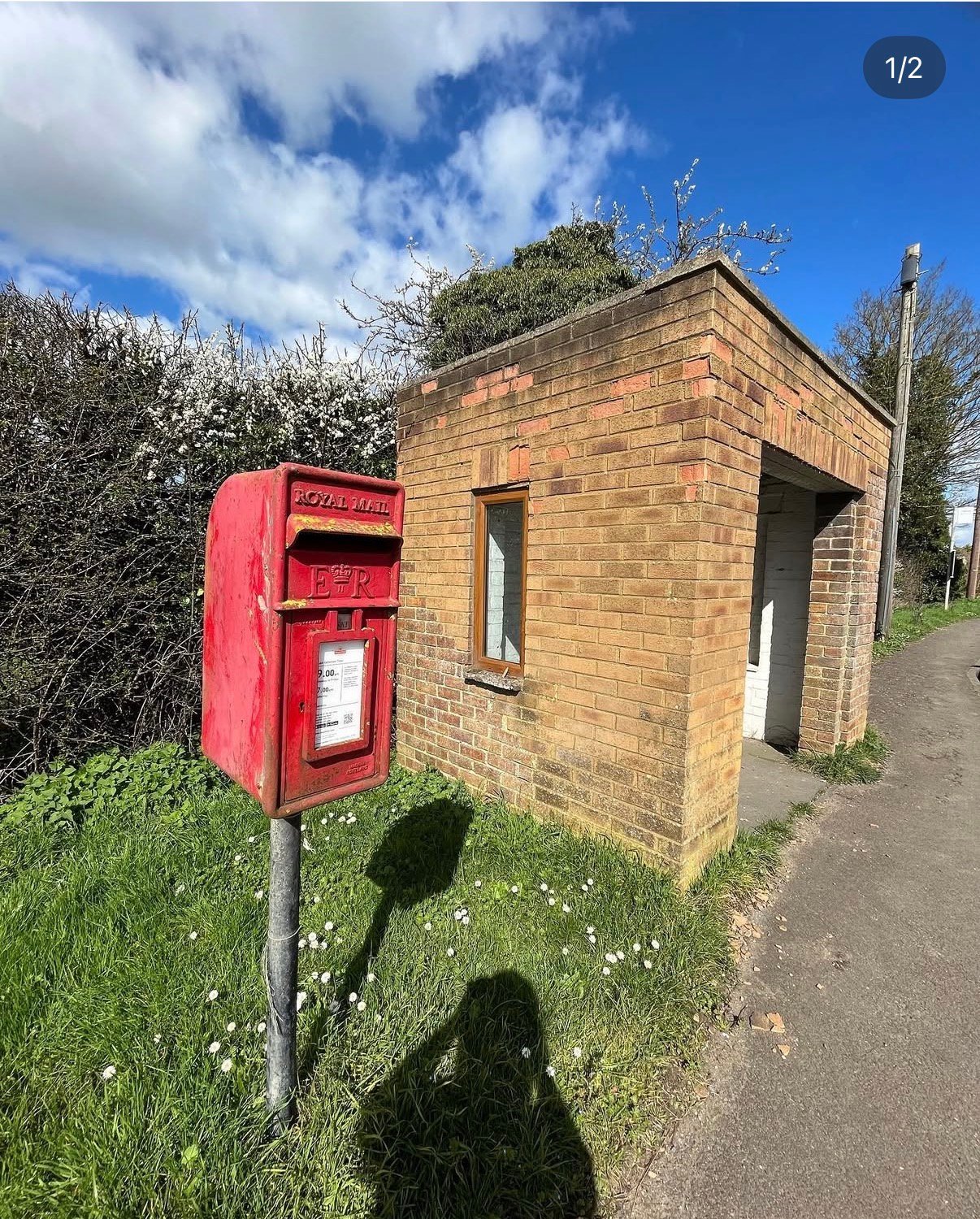 A418, Dinton, Queen Elizabeth II