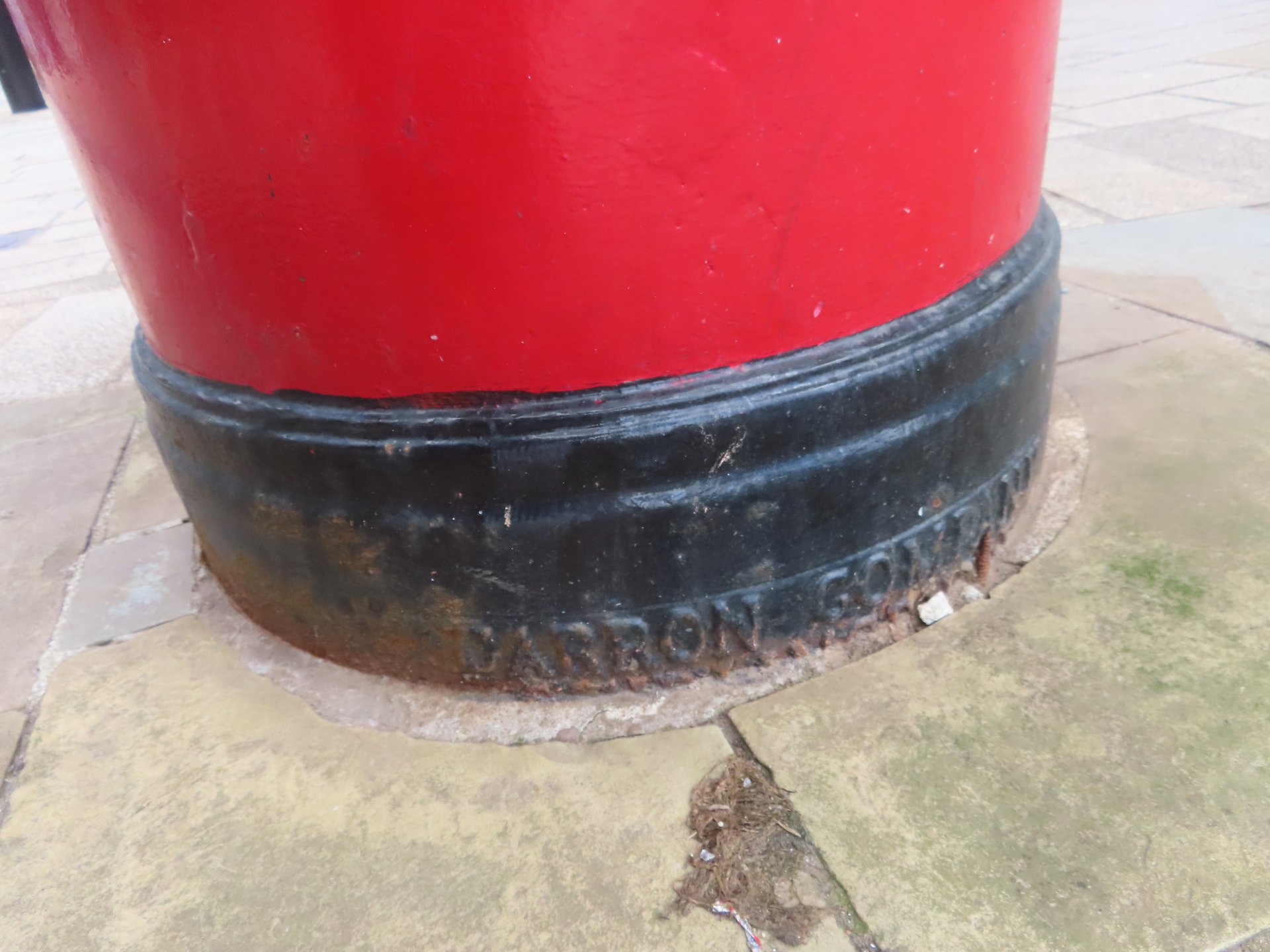 Queen Square, Goldthorn Hill photo 2