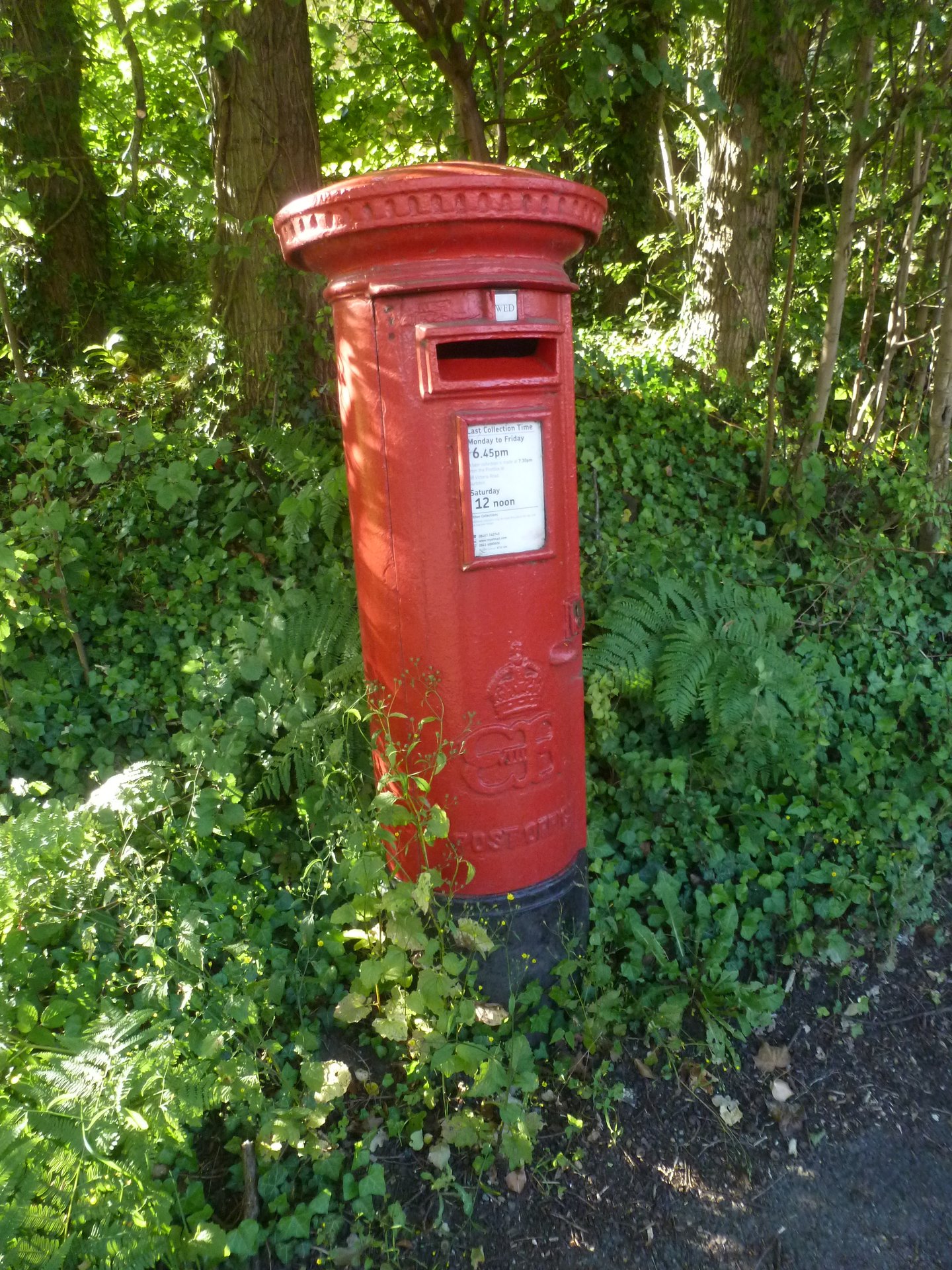 Portsmouth Road, Esher, King Edward VIII